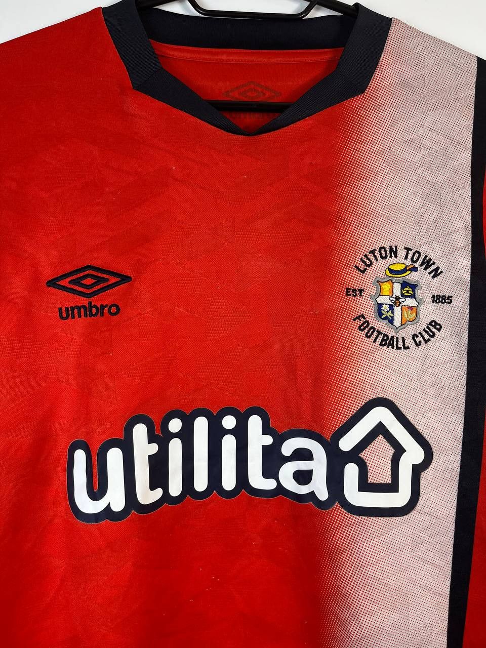 Umbro LUTON TOWN 2021-22 HOME SHIRT UMBRO FOOTBALL UTILITA SIZE S Size US S / EU 44-46 / 1 - 2 Thumbnail