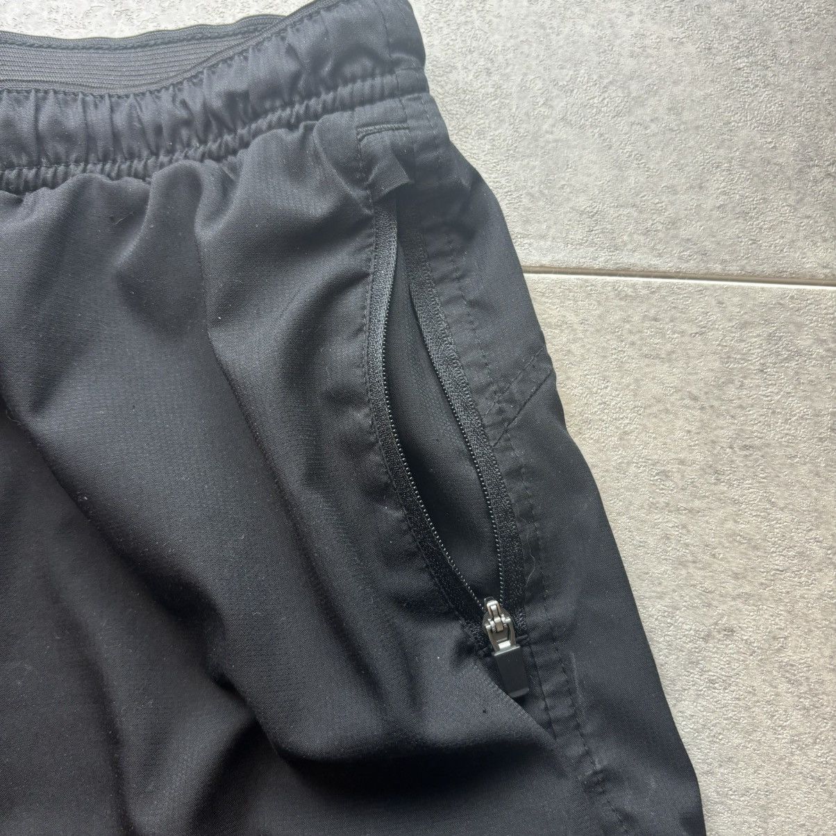 H&M H&m reflective black running shorts Size US 28 / EU 44 - 2 Thumbnail