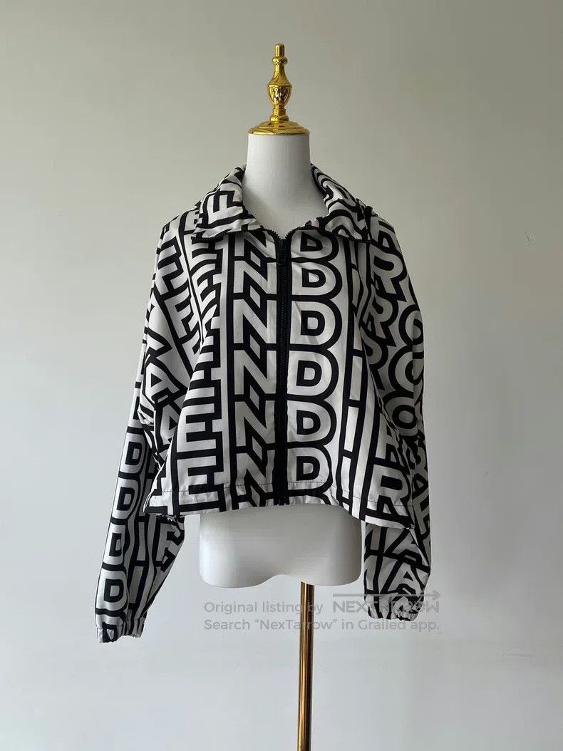 Fendi Fendi Full letter logo hooded lightweight jacket in black Size S / US 4 / IT 40 - 4 Thumbnail