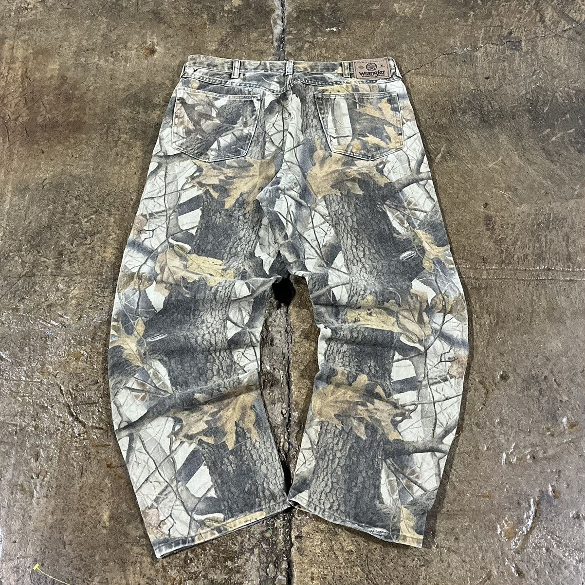 image of Crazy Y2K Realtree Wrangler Carhartt Style Camo Jeans Skater, Men's (Size 36)