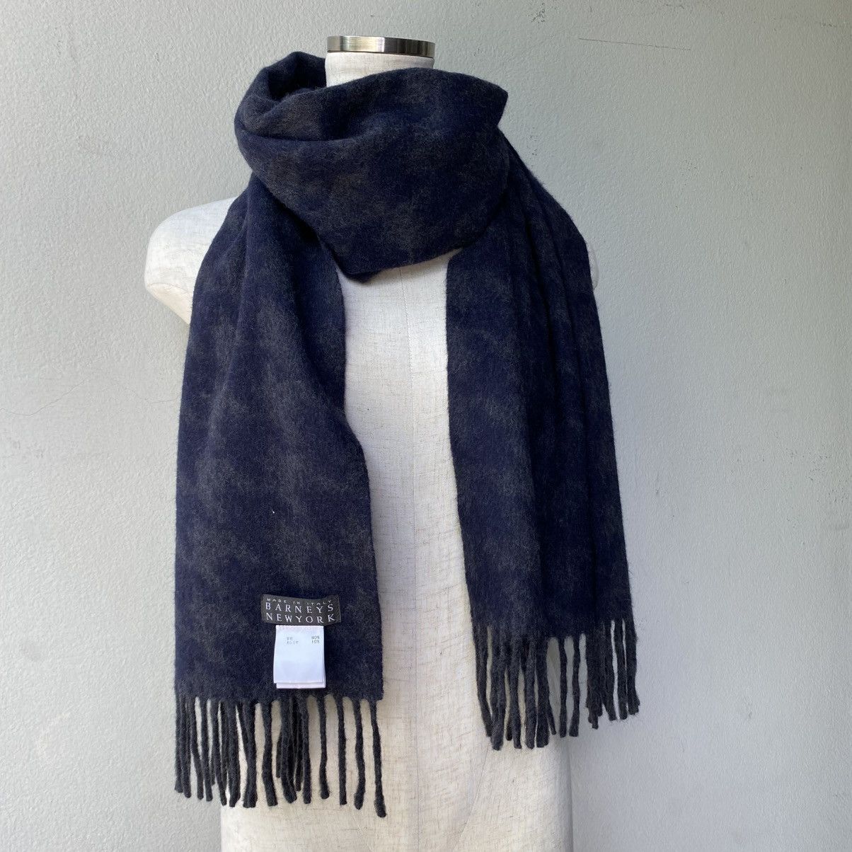 Barneys New York BARNEYS NEW YORK Navy Houndstooth Wool Scarf Size ONE SIZE - 3 Thumbnail