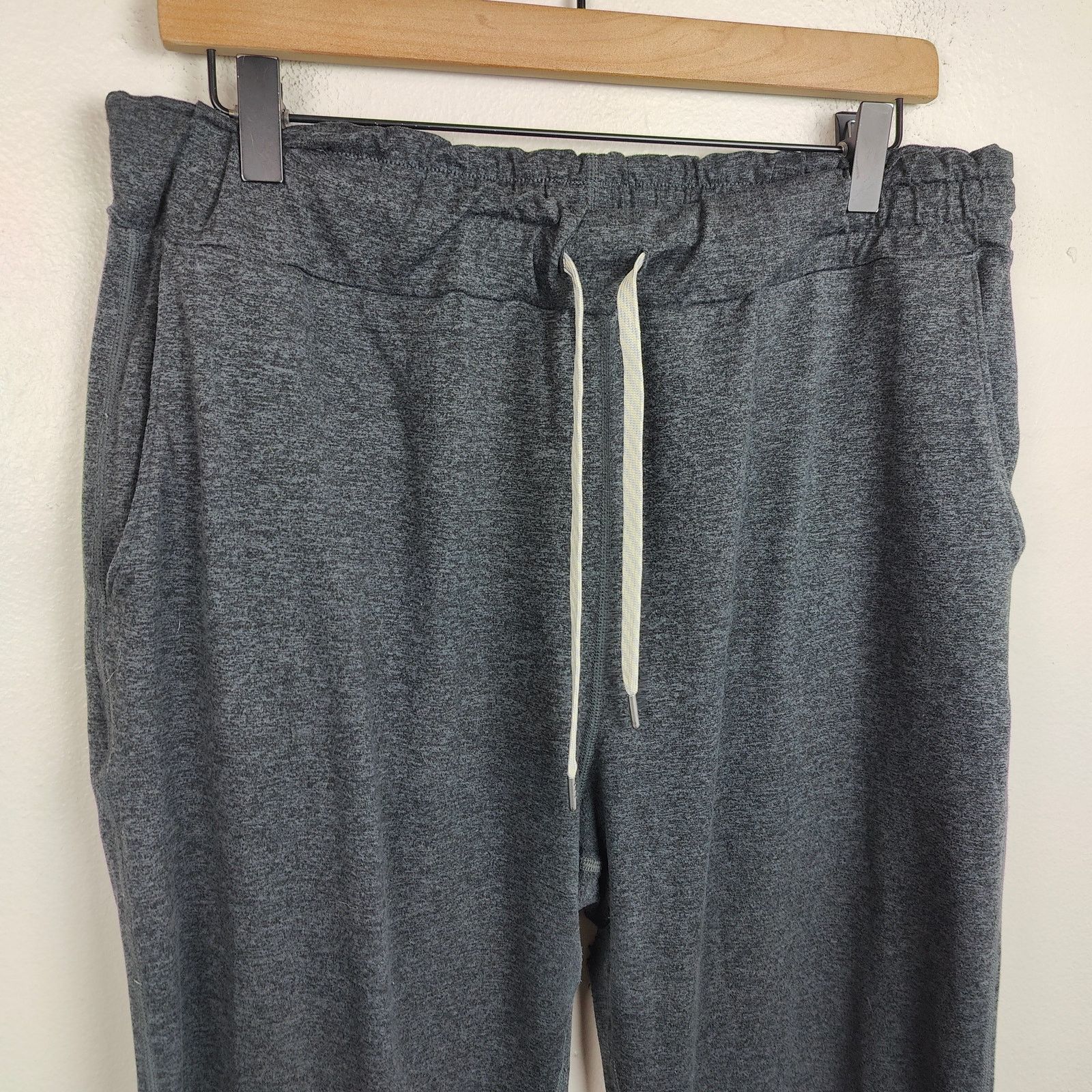 Vuori Vuori Performance Joggers Womens XL DreamKnit Charcoal Size 33" - 2 Thumbnail