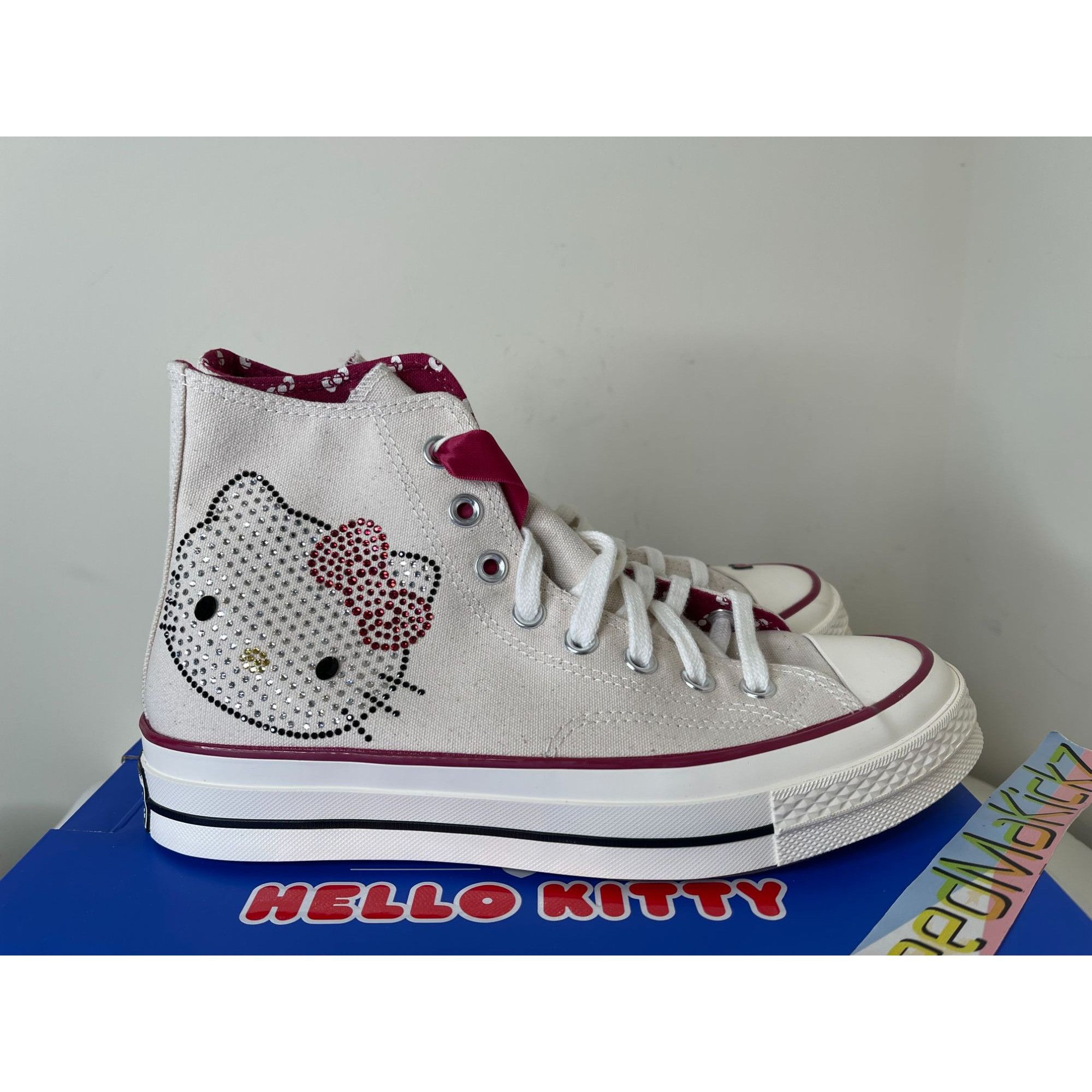 Converse Converse Hello Kitty Swarovski Chuck 70 WOMENS 5US Size US 5 / IT 35 - 2 Thumbnail