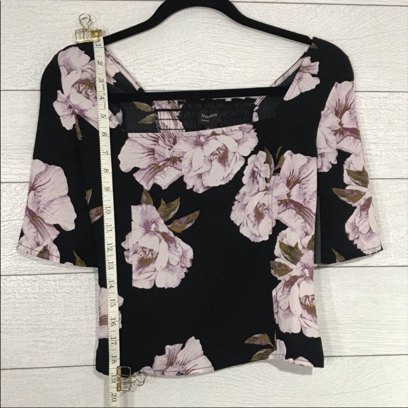 Other Free Press Black and Lavender Floral Print Size XS Crop Top Size XS / US 0-2 / IT 36-38 - 4 Thumbnail
