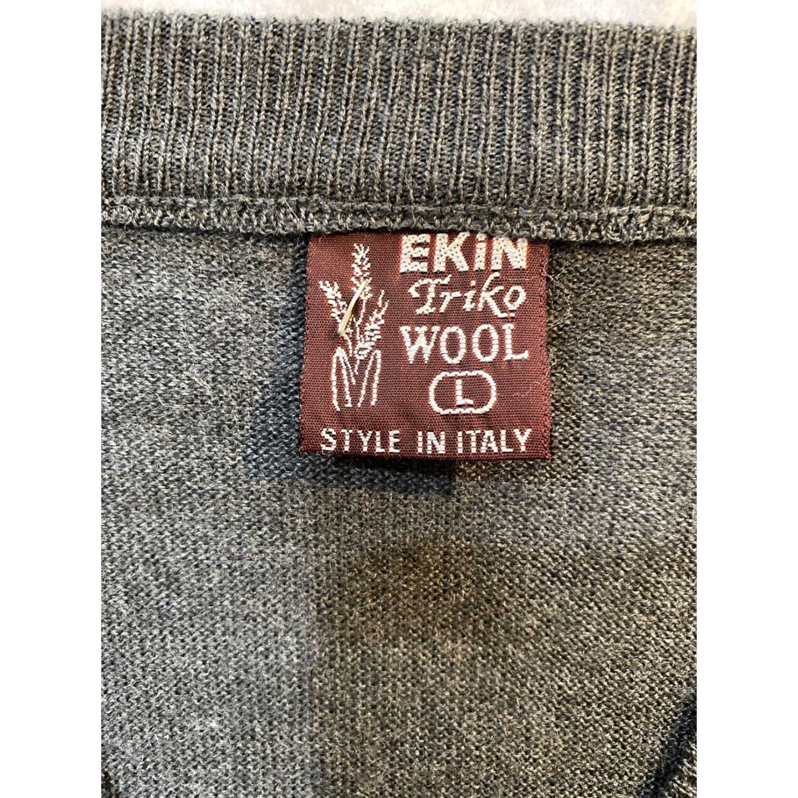 Vintage VINTAGE Ekin Sweater Vest Men L Knit Wool Charcoal Gray V-Neck Solid 16-22 Mens Size US L / EU 52-54 / 3 - 6 Thumbnail