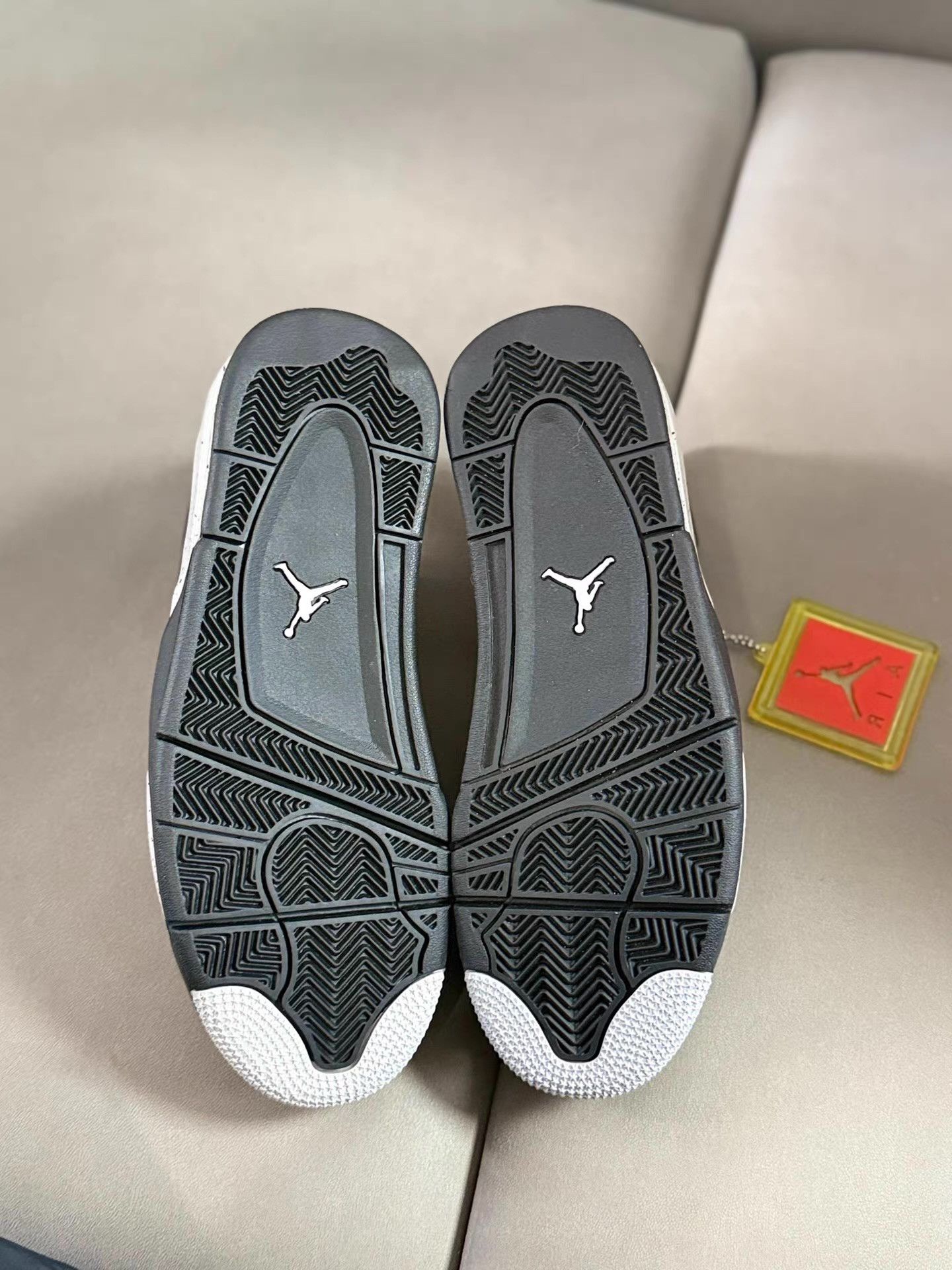 Nike Jordan 4 Retro Oreo Ｑ20 Size US 8.5 / EU 41-42 - 4 Thumbnail