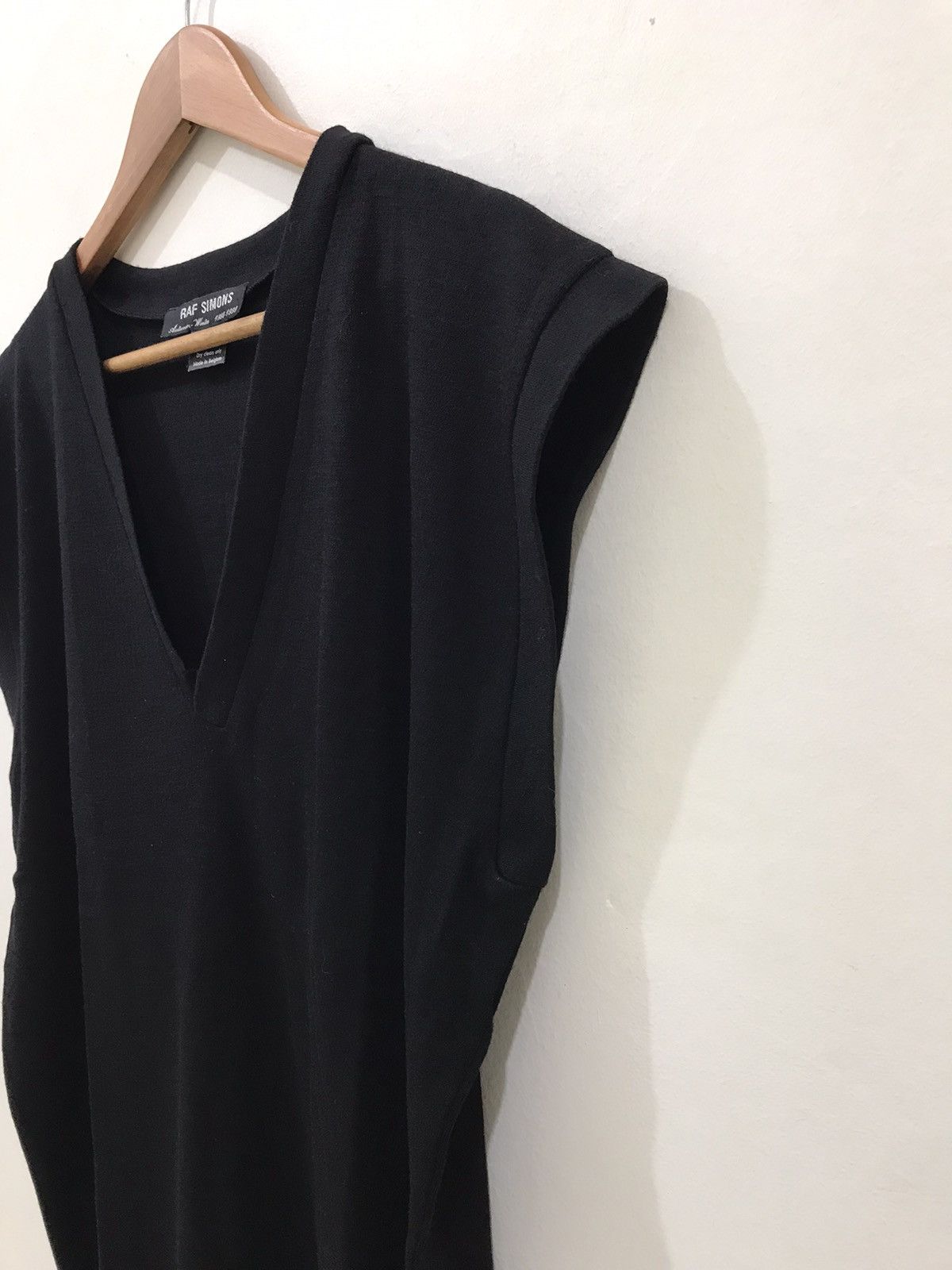 Raf Simons Raf Simons Autumn / Winter 1998 Black Sleeveless Tank Top Size US M / EU 48-50 / 2 - 4 Thumbnail