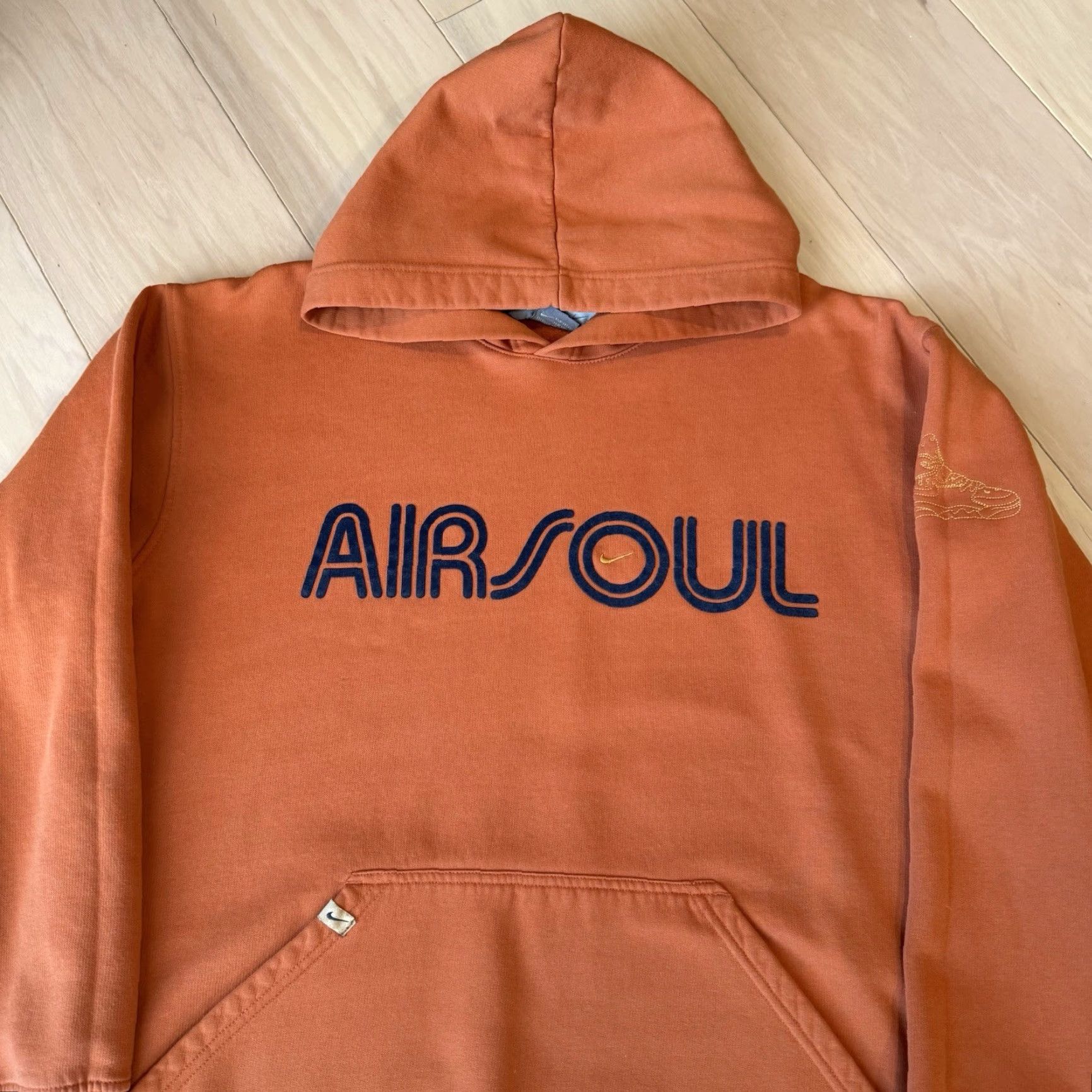 Nike VINTAGE Nike Air Soul Hoodie XL Orange Swoosh Pullover Hoodie Men Regular Fleece Sweatshirt Size US XL / EU 56 / 4 - 3 Thumbnail