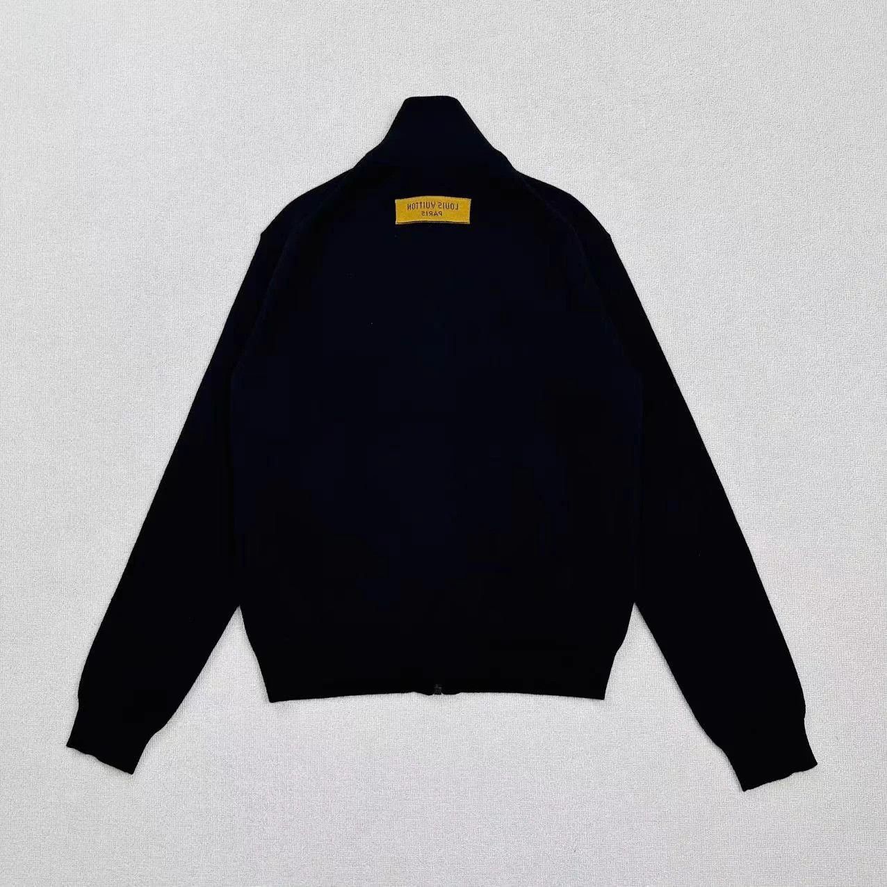 Louis Vuitton Louis Vuitton Embossed Logo Cashmere Jacket XS Size US XS / EU 42 / 0 - 2 Thumbnail