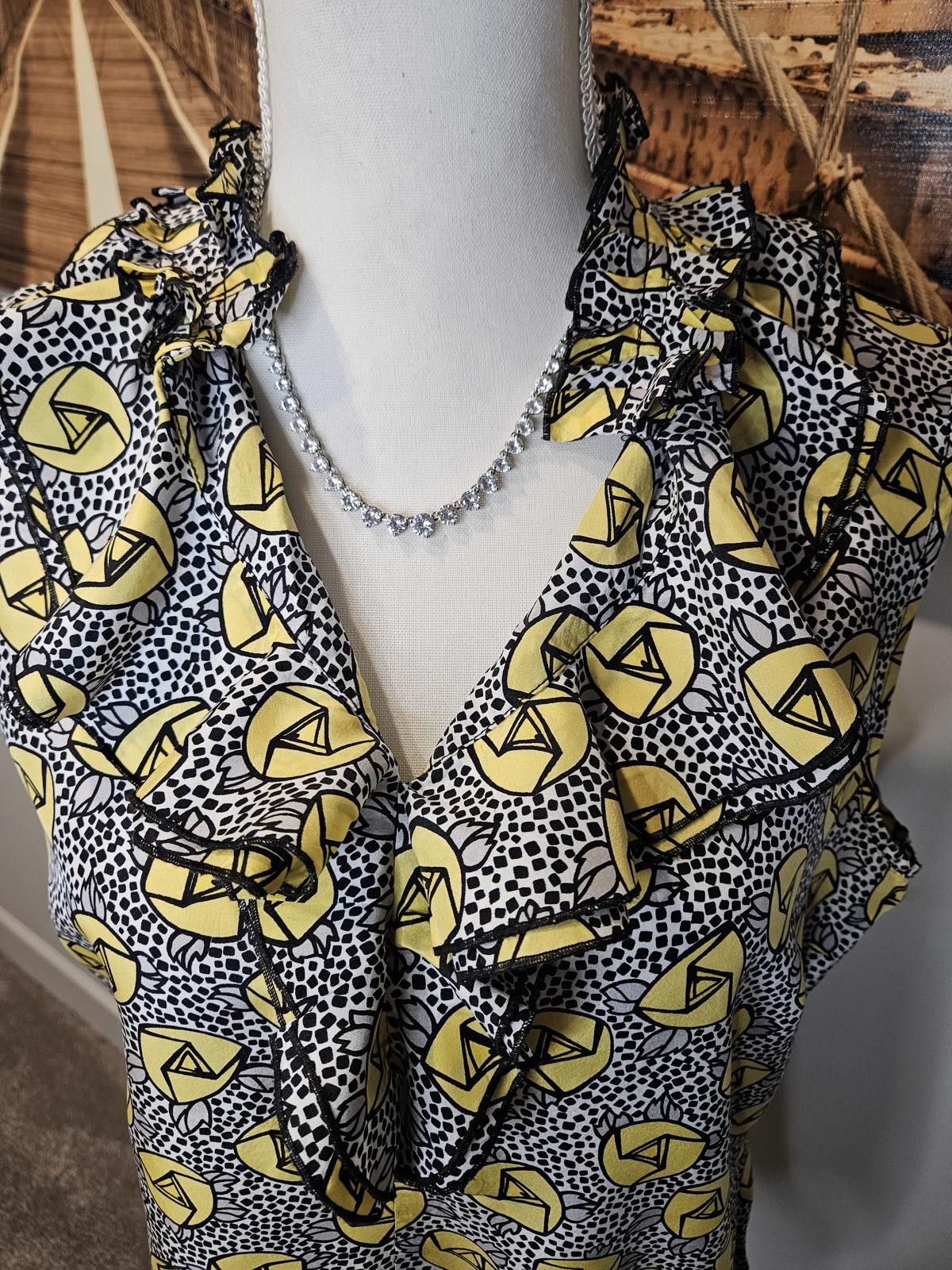 Designer 100% Silk Doncaster Yellow Graphic Ruffle Blouse Size L / US 10 / IT 46 - 4 Thumbnail