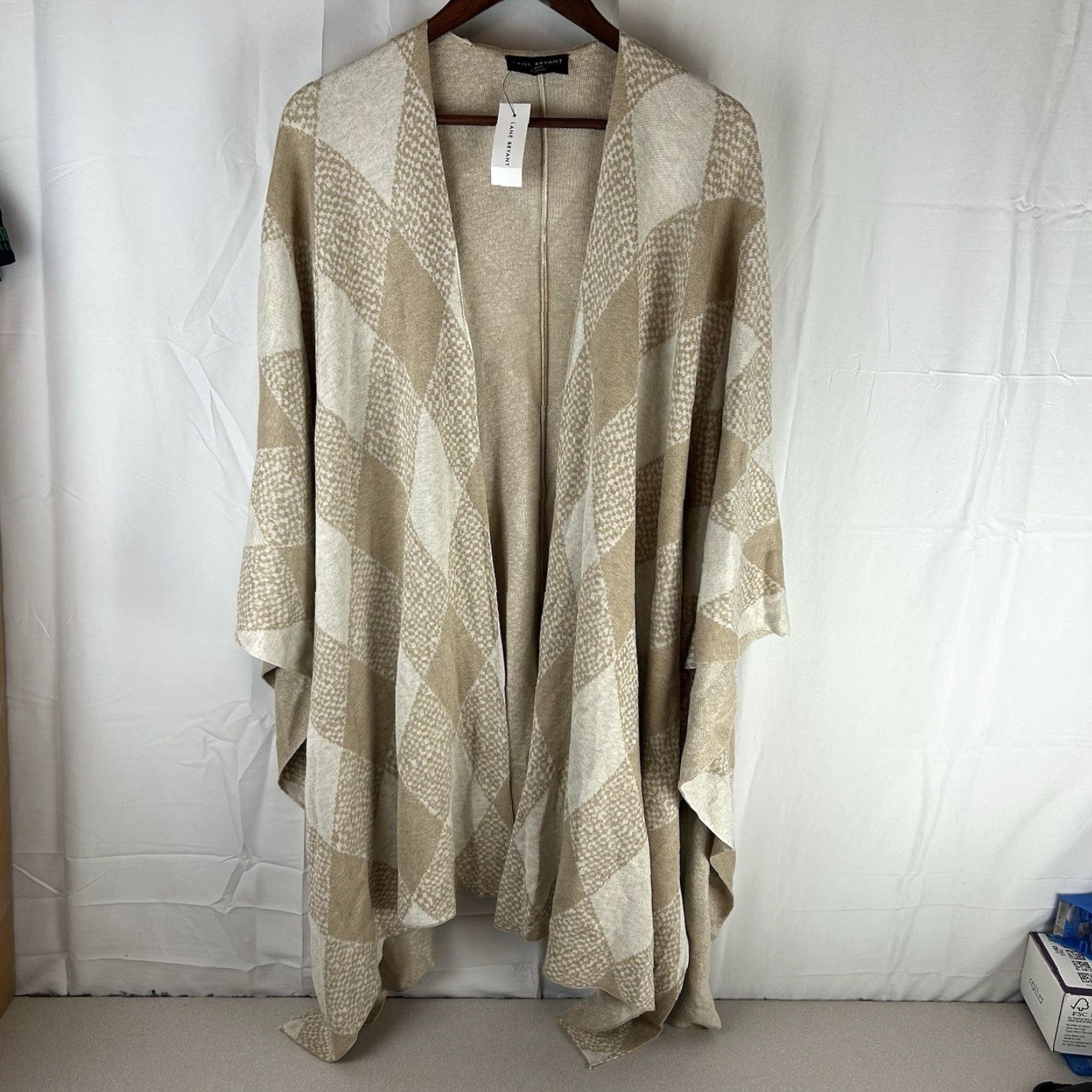 Vintage VINTAGE? NWT Lane Bryant Womens Sz OS Beige Checkered Poncho Shaw Cardigan Loungewear 0 Size ONE SIZE - 2 Thumbnail