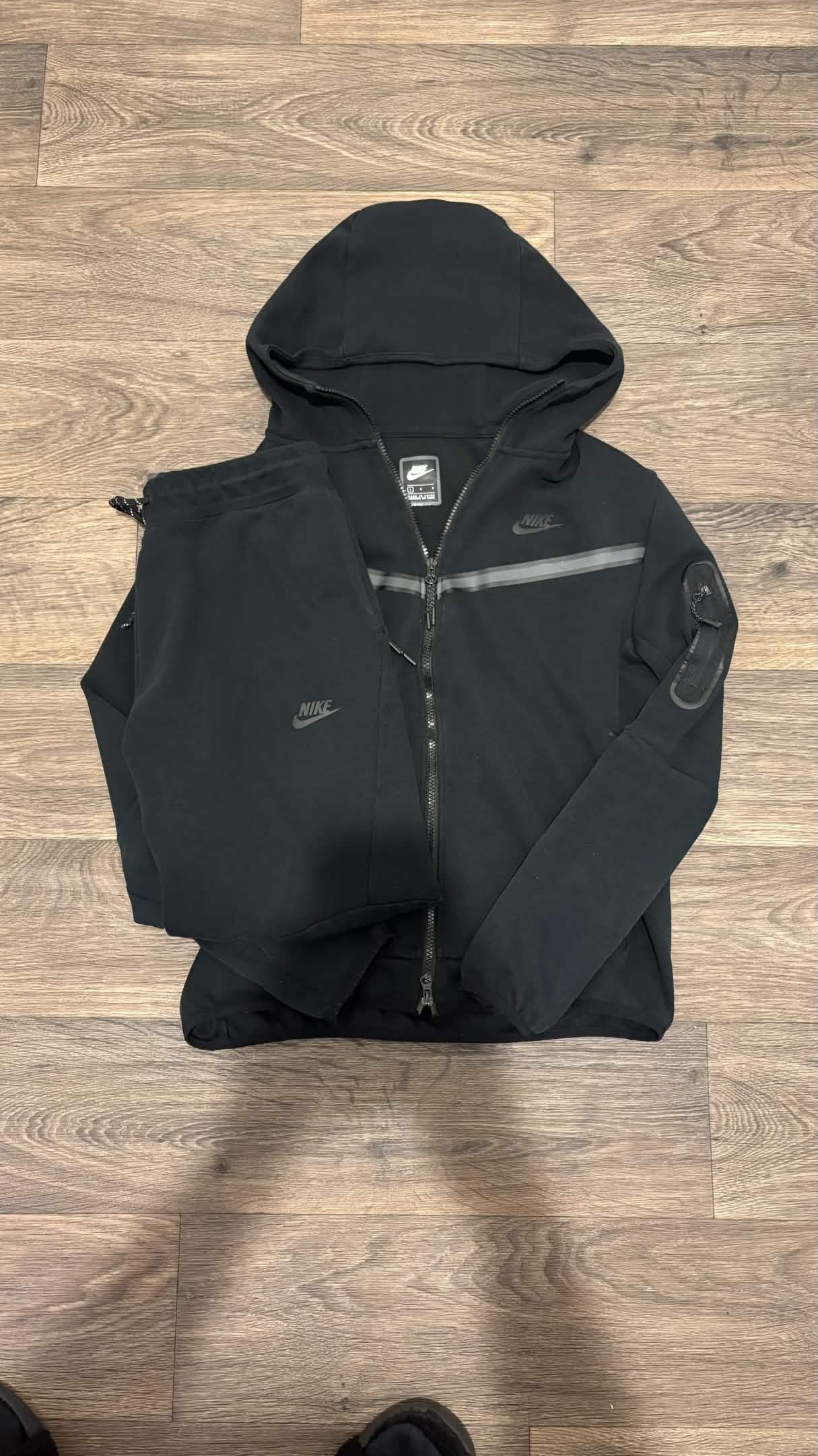 Nike black nike tech jacket and pants Size US L / EU 52-54 / 3 - 1 Thumbnail