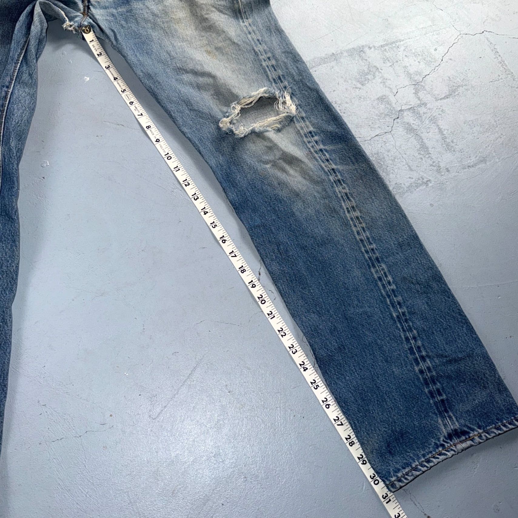 Levi's VINTAGE Levi's 501 Jeans Regular 34x36 Light Wash Blue Denim USA 80s 90s Distressed Mens Straight Cotton Size US 34 / EU 50 - 6 Thumbnail