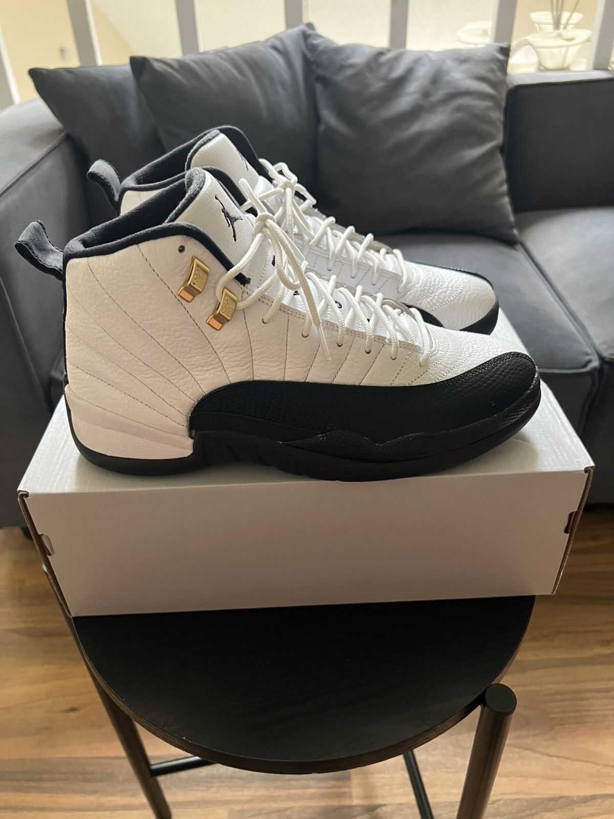 Jordan Brand Air Jordan 12 Taxi 2013 Sz. 9 Size US 9 / EU 42 - 3 Thumbnail