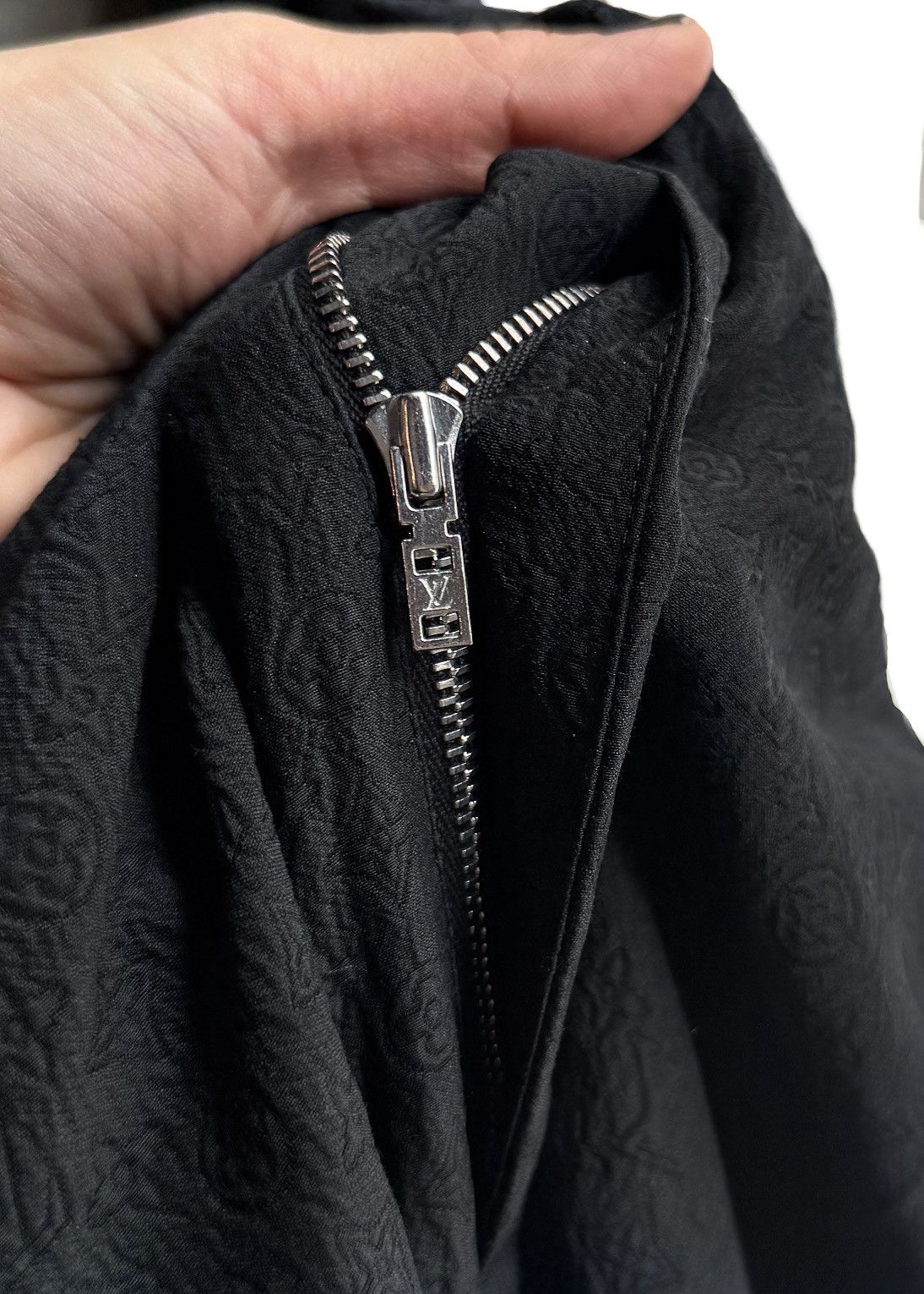 Louis Vuitton Louis Vuitton Black Silk Blend Tonal Mini Logo Shorts Size US 36 / EU 52 - 6 Thumbnail