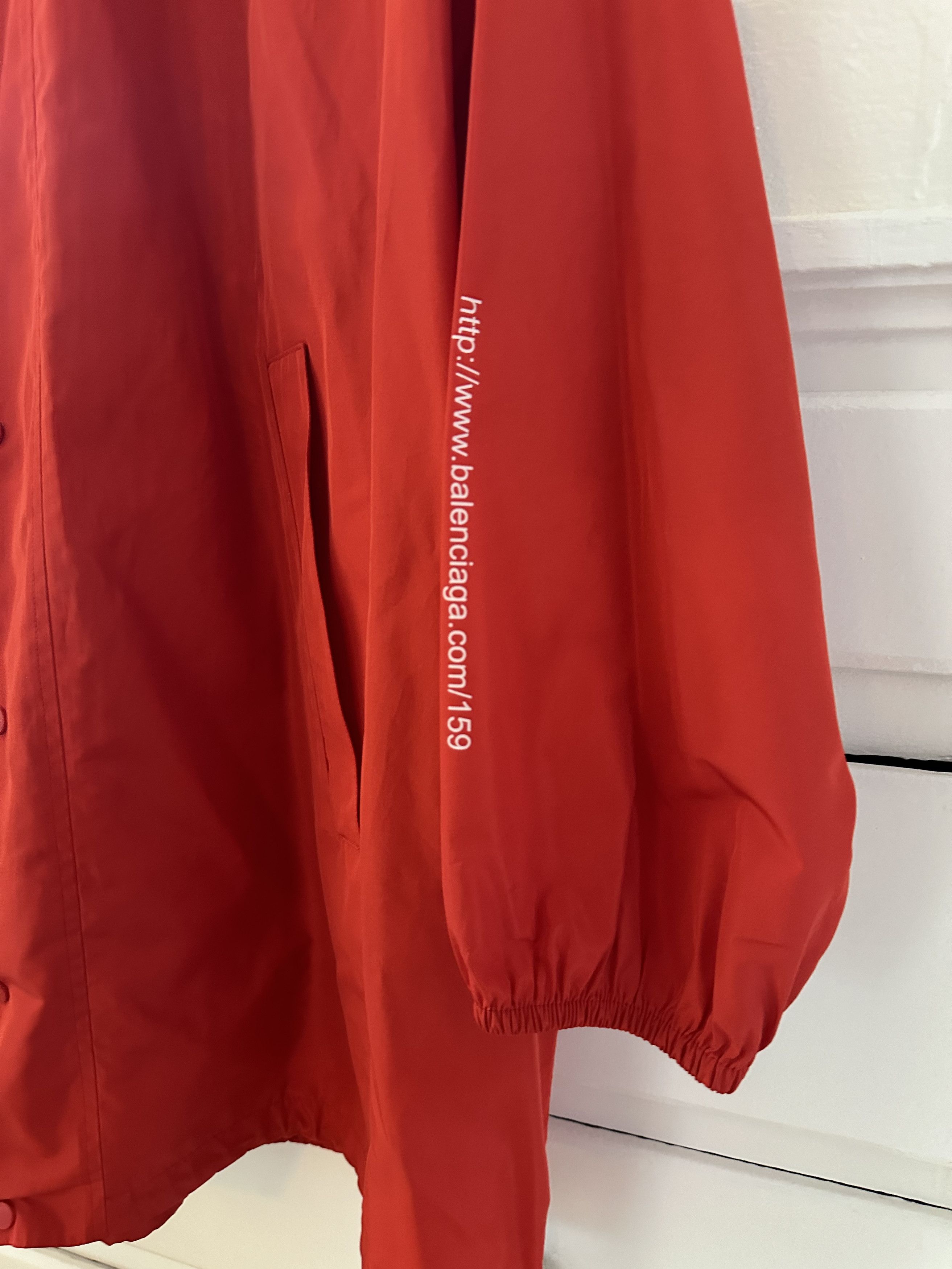 Balenciaga Balenciaga 2016 Red Raincoat with optional tied hood Size XS / US 0-2 / IT 36-38 - 7 Thumbnail