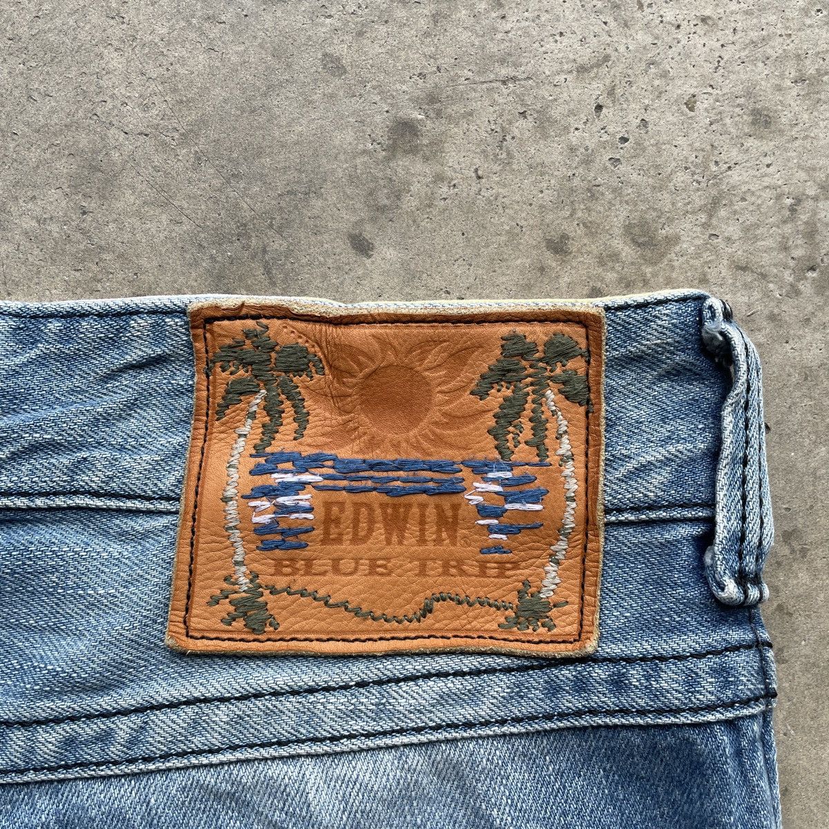 Edwin Vintage Edwin Wash Blue FLARE Distressed BOOTCUT Jeans Pants Size US 33 - 10 Thumbnail