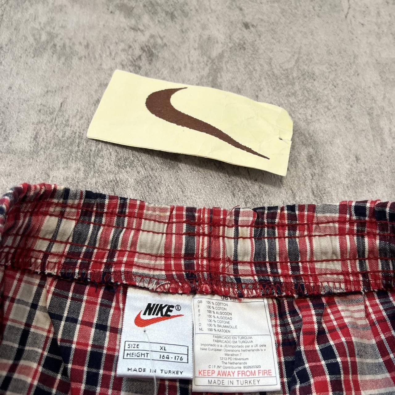 Nike 90s Nike Vacation Summer Rap hip hop Big Swoosh Size US 30 / EU 46 - 4 Thumbnail