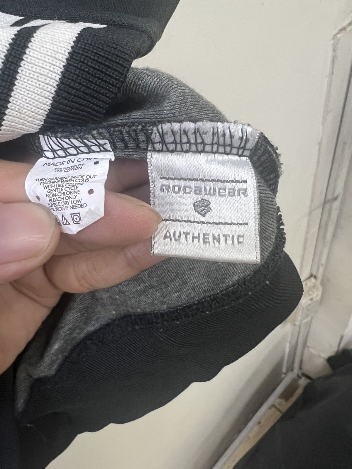 Rocawear Vintage Rocawear Black Zip-Up Jacket – Embroidered Back Logo Size US XL / EU 56 / 4 - 6 Thumbnail