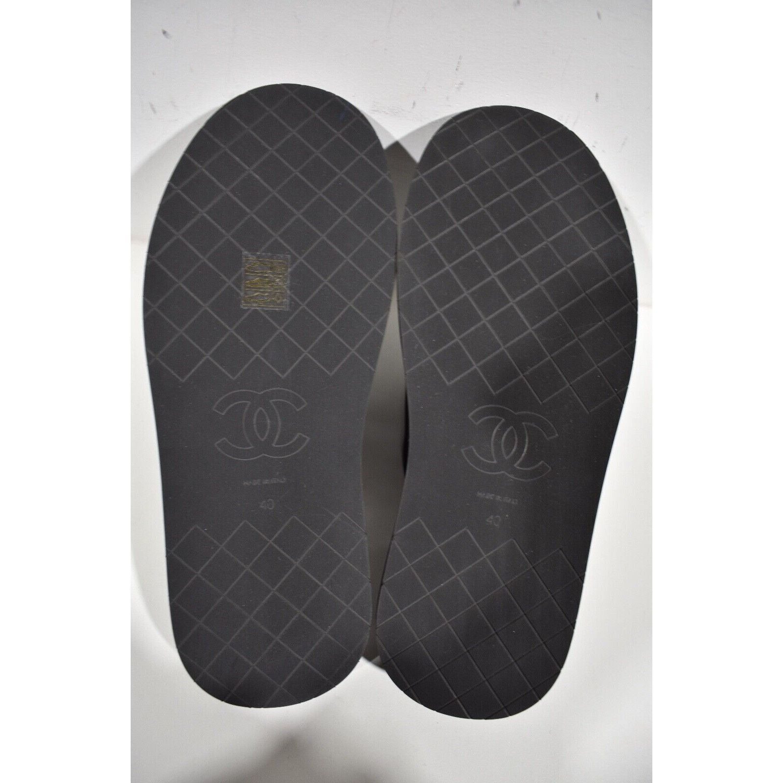 Chanel Chanel REV Black Fabric Criss Cross Puffy CC Logo Slide Size US 10 / IT 40 - 12 Thumbnail