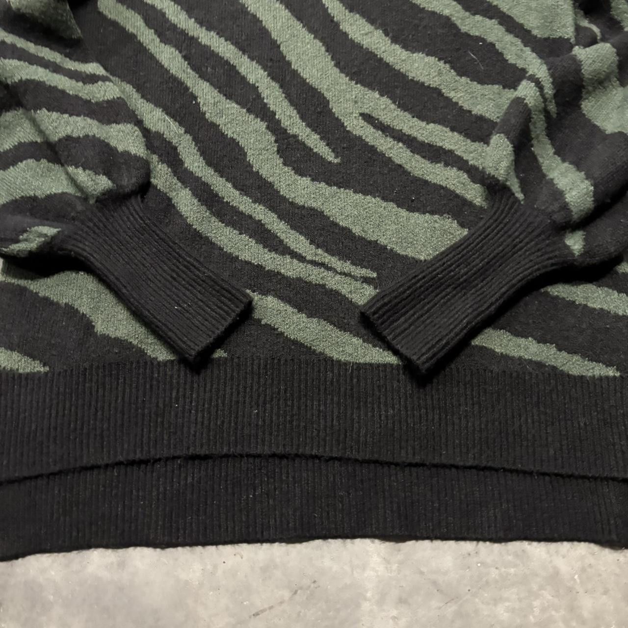 Japanese Brand × Vintage Crazy Vintage Y2K/2000s Green Zebra Striped Sweater! Size XS / US 0-2 / IT 36-38 - 3 Thumbnail