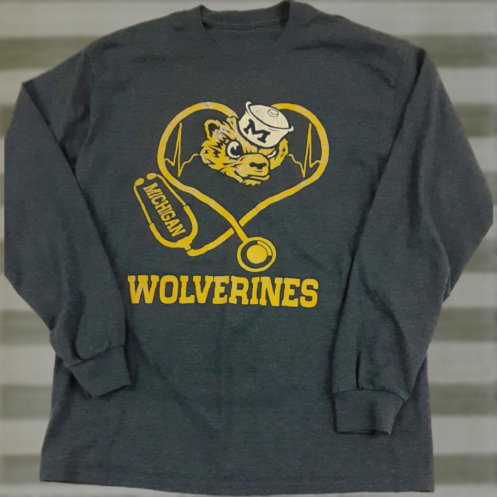 Vintage VINTAGE Michigan Wolverine Heart Doctors T-Shirt Med Mascot Biff Unbranded M Blue Cotton Blend Unisex Graphic Medical 1970s Mens Womens BoyGirl Size US M / EU 48-50 / 2 - 1 Thumbnail