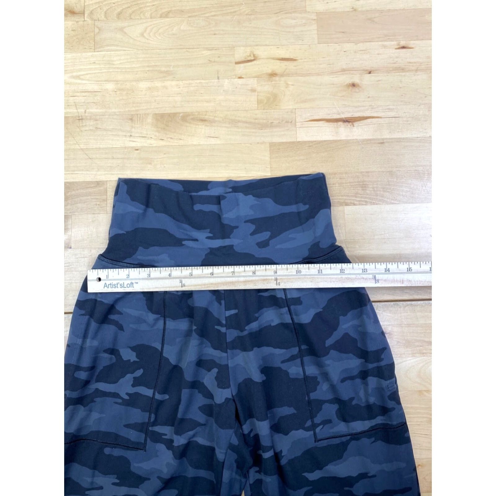 Athleta Athleta Salutation Camo Joggers Womens 2XS Black Activewear Casual Jogger Pants Womens Black 2XS 26.5in Inseam Size 24" / US 00 / IT 34 - 7 Thumbnail