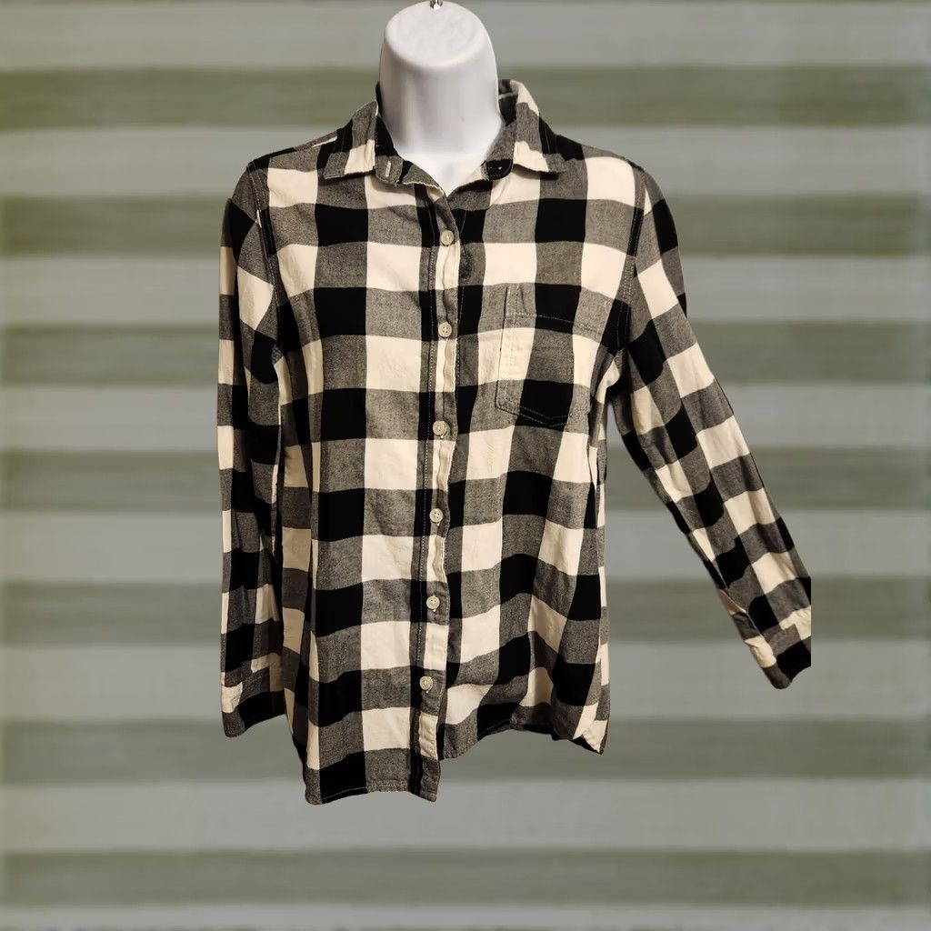 Old Navy Old Navy The Classic Shirt Plaid Flannel Button Up Top Black White Womens S Size S / US 4 / IT 40 - 1 Thumbnail