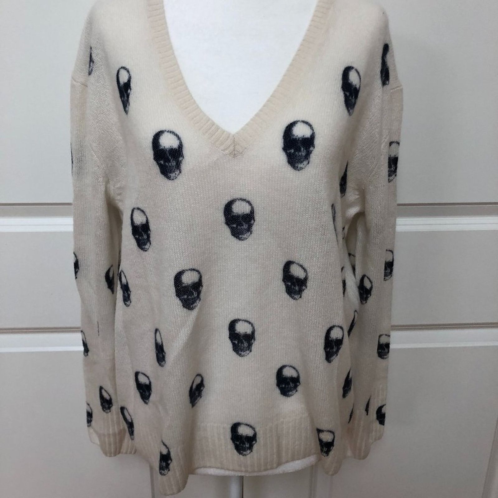 360Cashmere V-Neck Skull Print Cashmere Sweater from 360 Cashmere Size S / US 4 / IT 40 - 4 Thumbnail