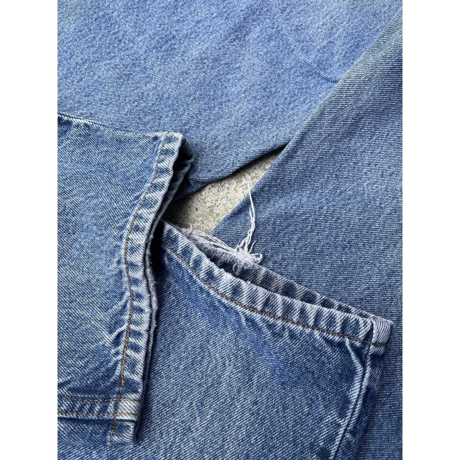 Levi's VINTAGE 90s LEVIS 505 LIGHT WASH STRAIGHT LEG DENIM JEANS Size US 35 - 13 Thumbnail