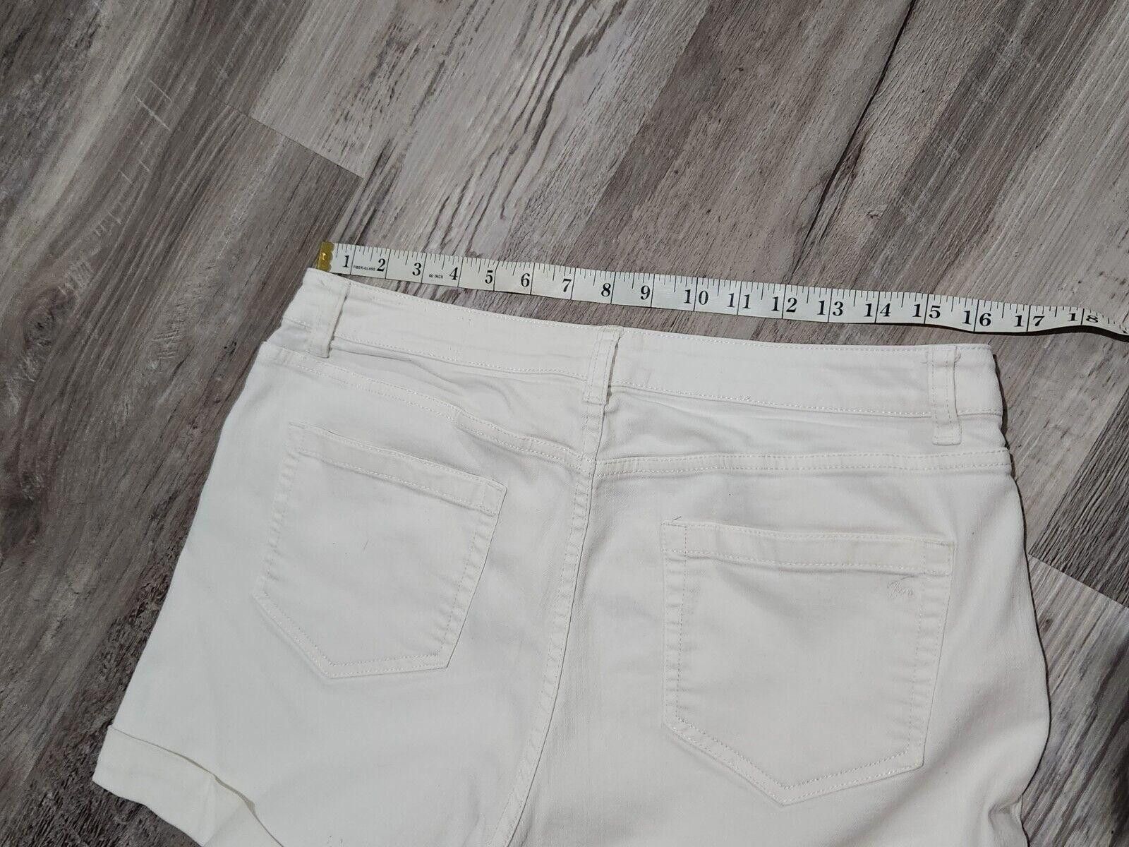 Vince Camuto Two By Vince Camuto Shorts Size 10/ 30 White Denim Stretch Size 32" / US 10 / IT 46 - 5 Thumbnail