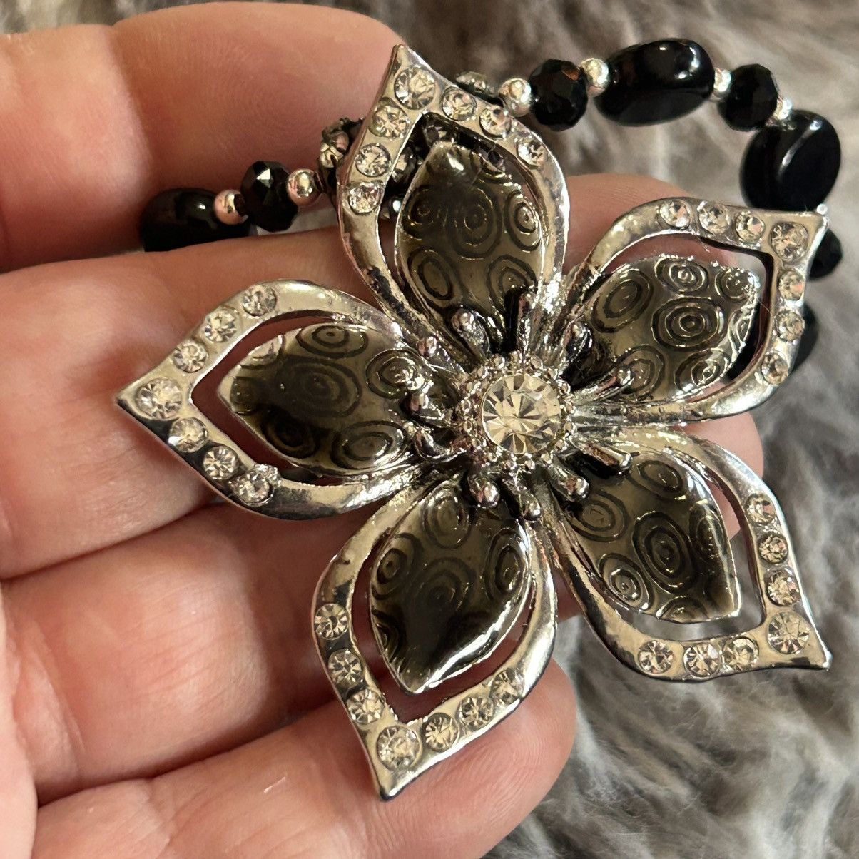 Handmade Handcrafted stone flower pendant beaded necklace Size ONE SIZE - 6 Thumbnail