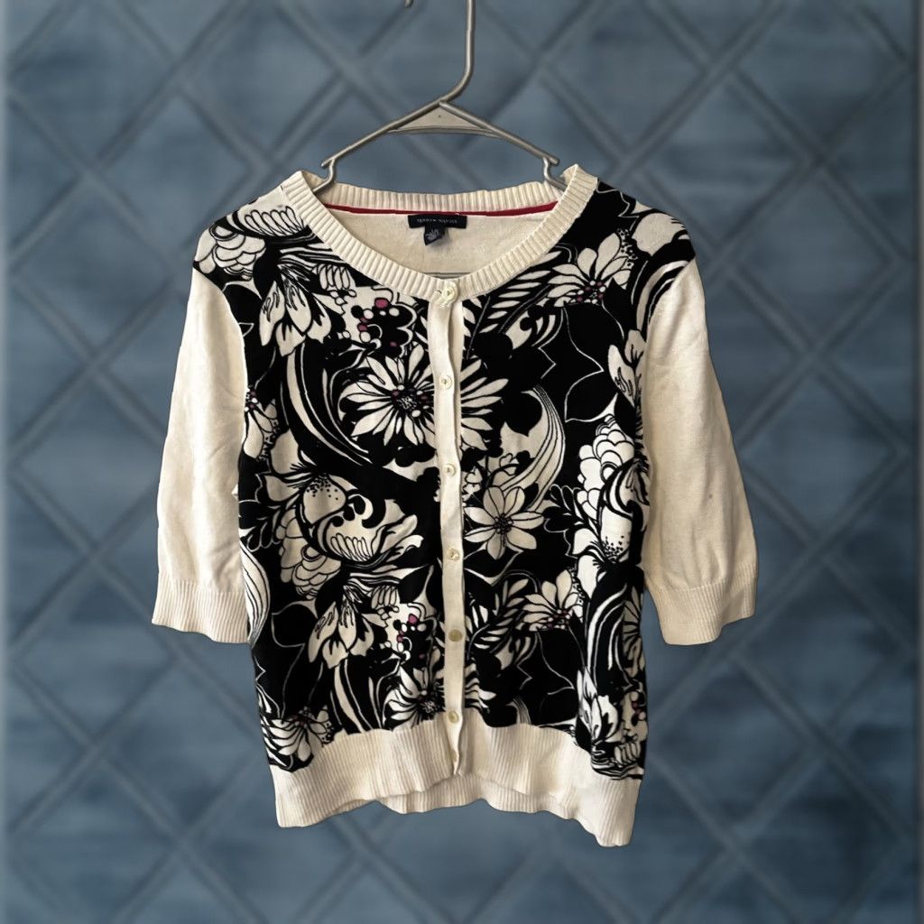 Tommy Hilfiger Tommy Hilfiger Black Floral Cardigan Sweater Size L 3/4 Sleeve Button Front Womens Size L / US 10 / IT 46 - 1 Thumbnail
