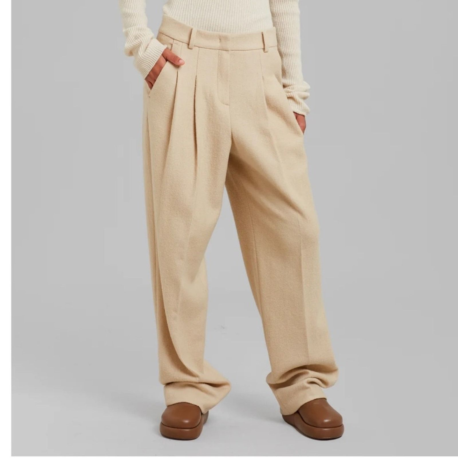 image of The Frankie Shop Layton Boiled Wool Suit Pants - Beige Size S in Cream, Women's