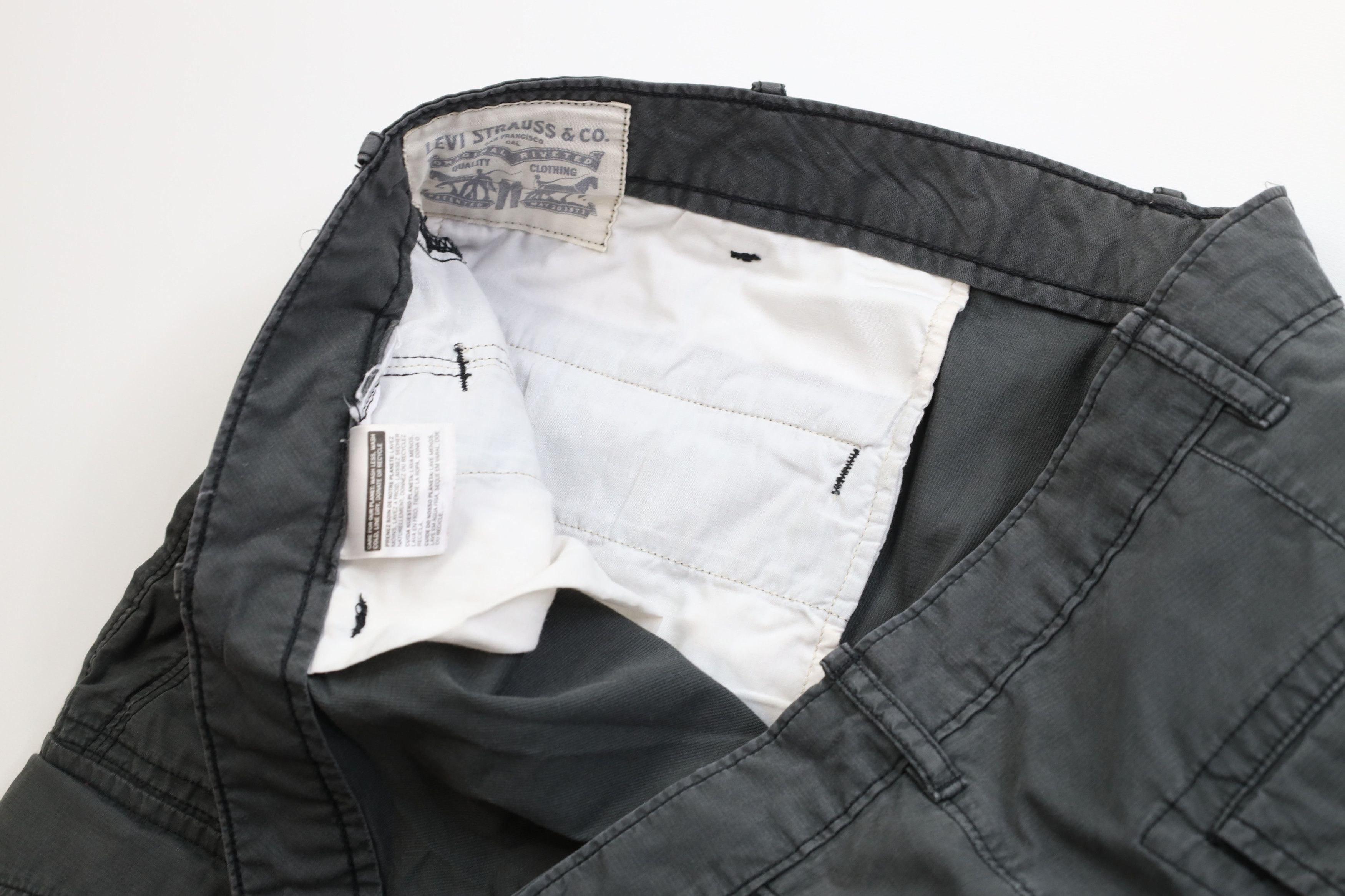 Levi's Vintage Y2K Levis Baggy Fit Cargo Shorts Gray Cotton Size US 40 / EU 56 - 7 Thumbnail