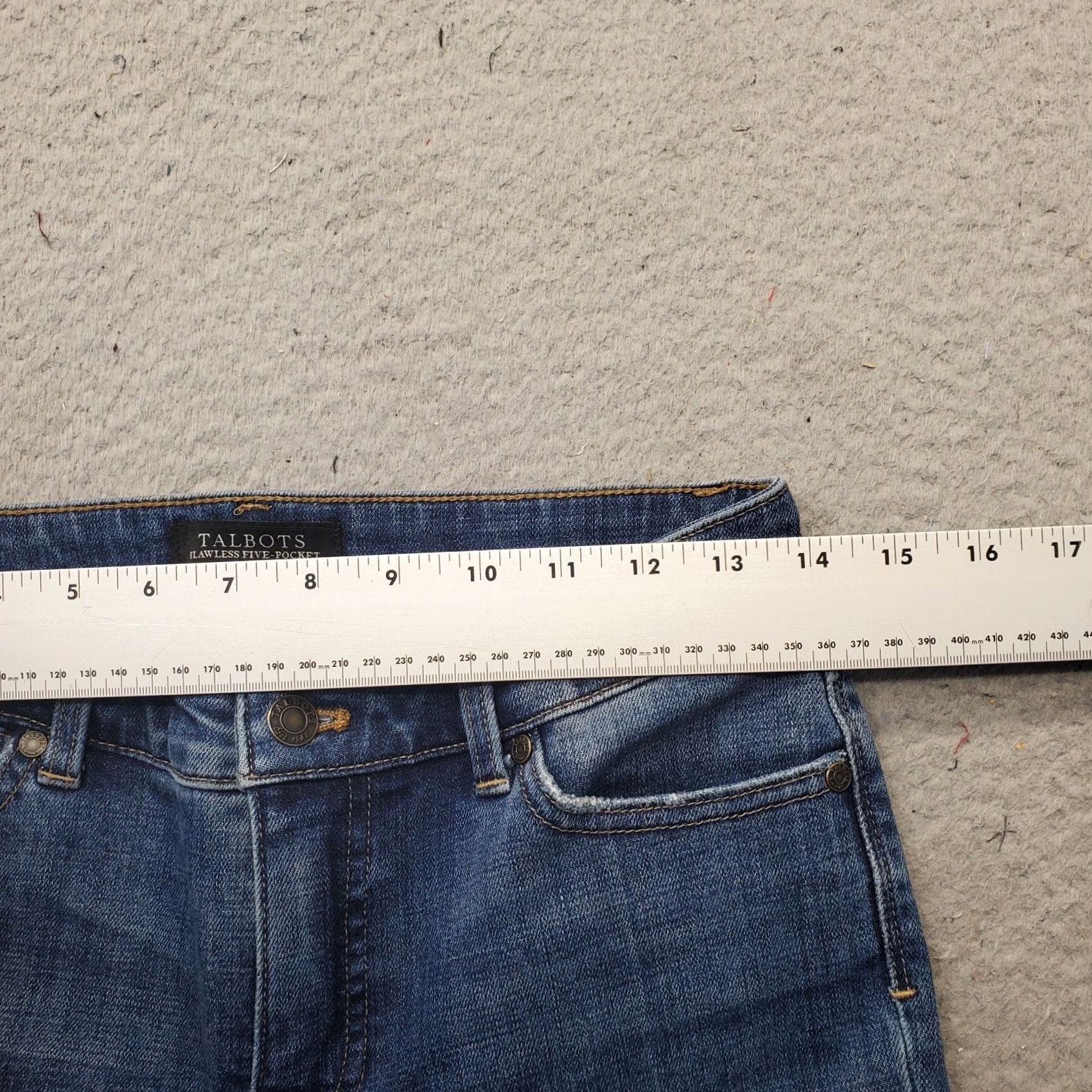 Talbots Talbots Jeans Womens 4P Blue Denim Flawless Five Pocket Streetwear Frayed Hem Jeans Womens 4P Blue Denim Five Pocket Streetwear Frayed Hem Size 27" / US 4 / IT 40 - 6 Thumbnail