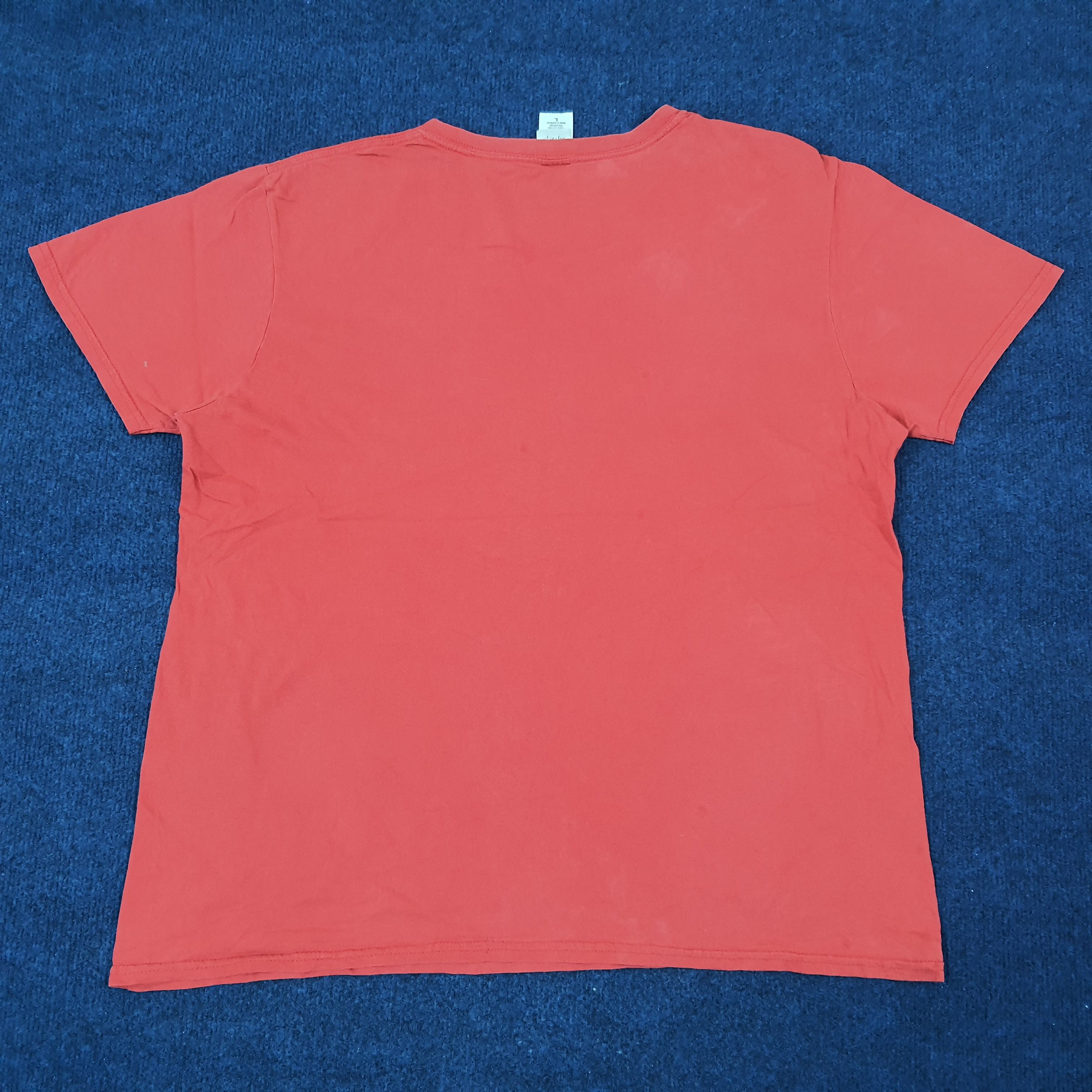 Band Tees Vintage Taylor Swift Red Tour Concert Tshirt C239N12 Size US L / EU 52-54 / 3 - 3 Thumbnail