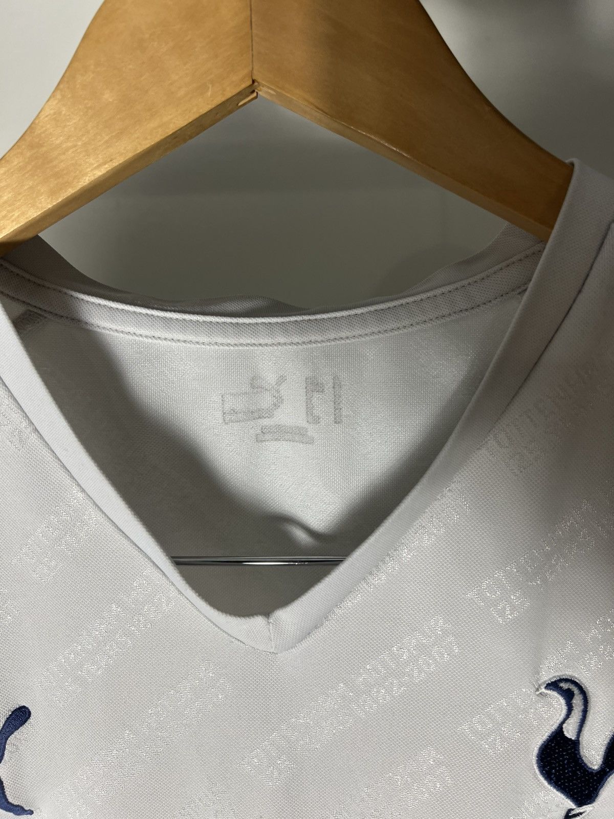Puma VINTAGE PUMA FC TOTTENHAM HOTSPUR ENGLAND SOCCER JERSEY 90s Size US L / EU 52-54 / 3 - 12 Thumbnail