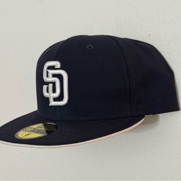 New Era New Era San Diego Padres 59FIFTY fitted hat Sz 8 Size ONE SIZE - 3 Thumbnail
