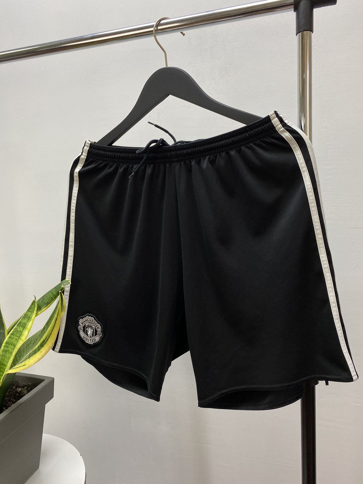 Adidas Adidas Manchester United 2017 Football Soccer Shorts Size US 34 / EU 50 - 1 Thumbnail