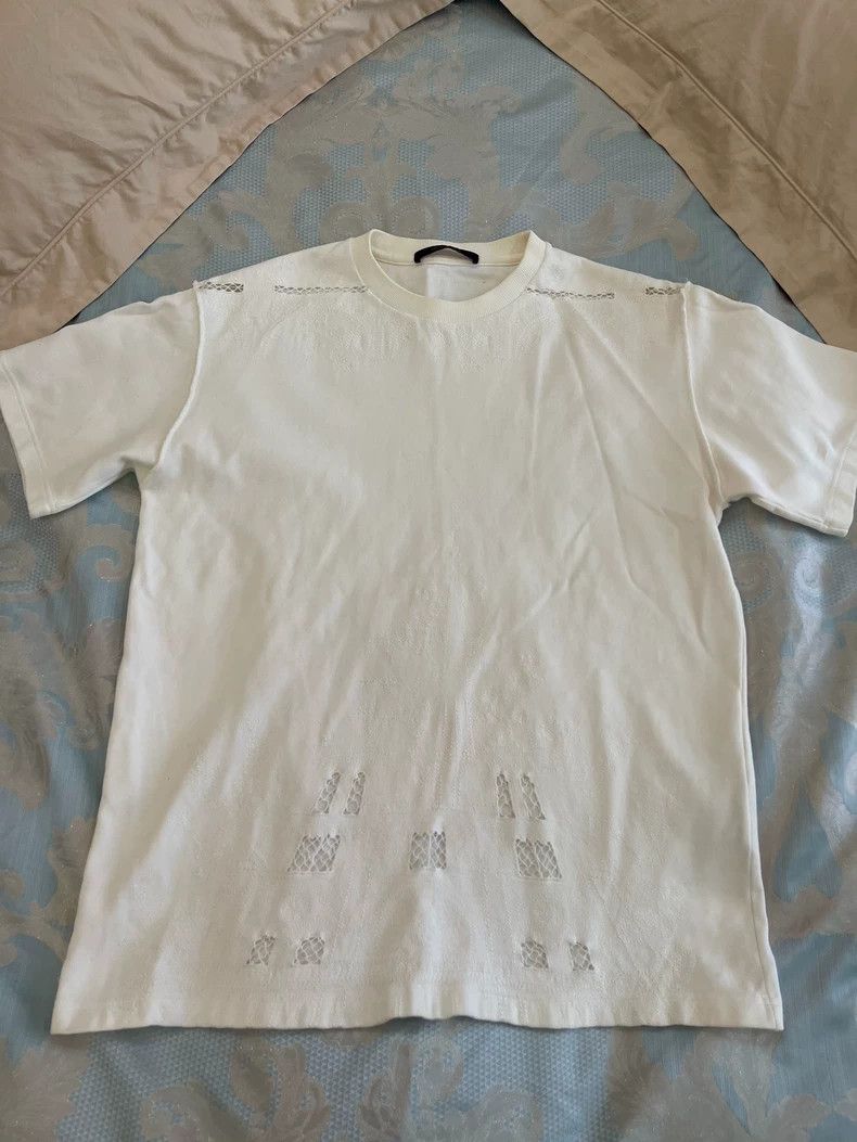 Louis Vuitton white lv t-shirt with intricate embroidery-dmc Size US L / EU 52-54 / 3 - 1 Thumbnail