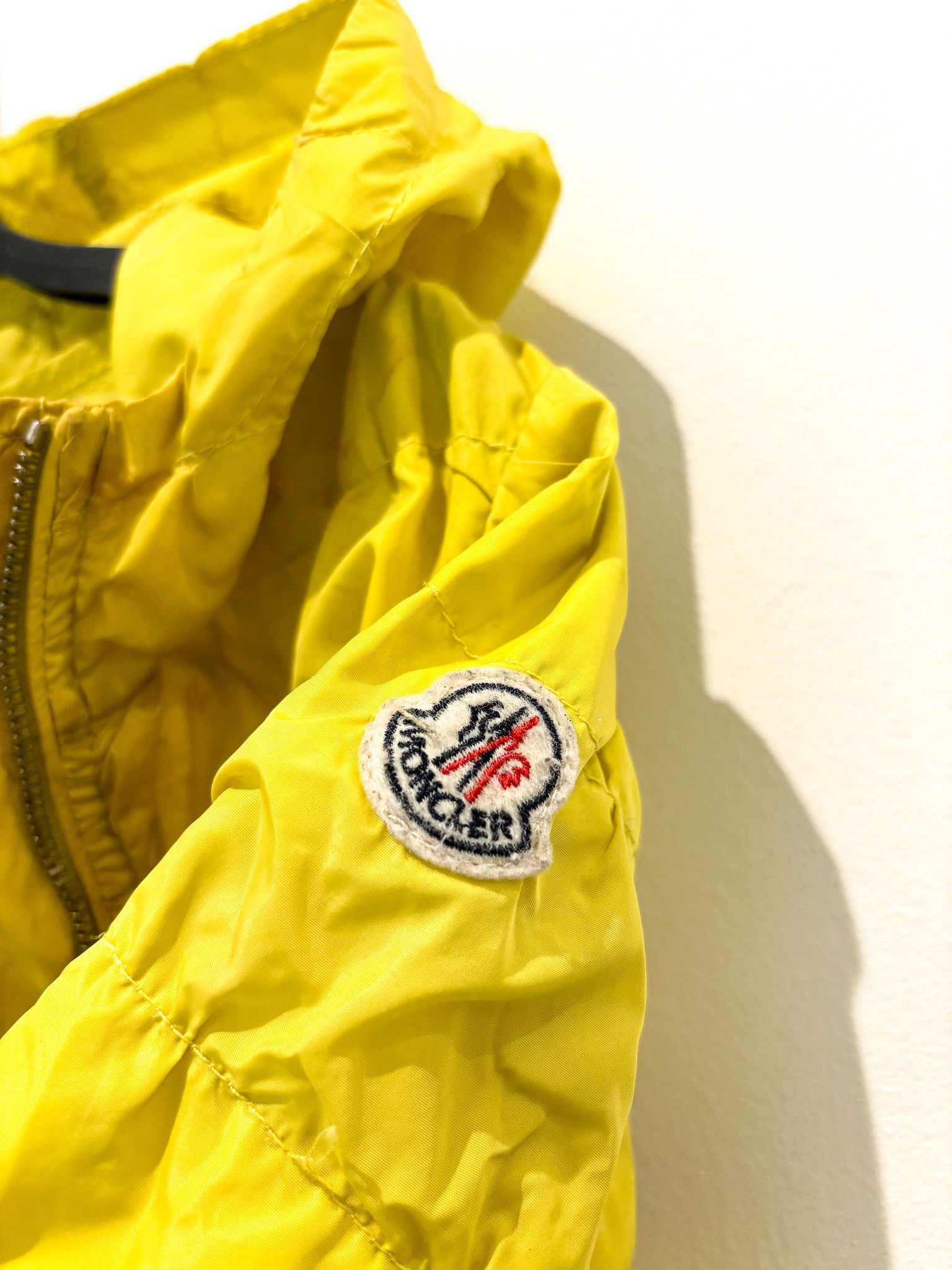 Moncler Moncler yellow puffer jacket kids Size US XXS / EU 40 - 4 Thumbnail