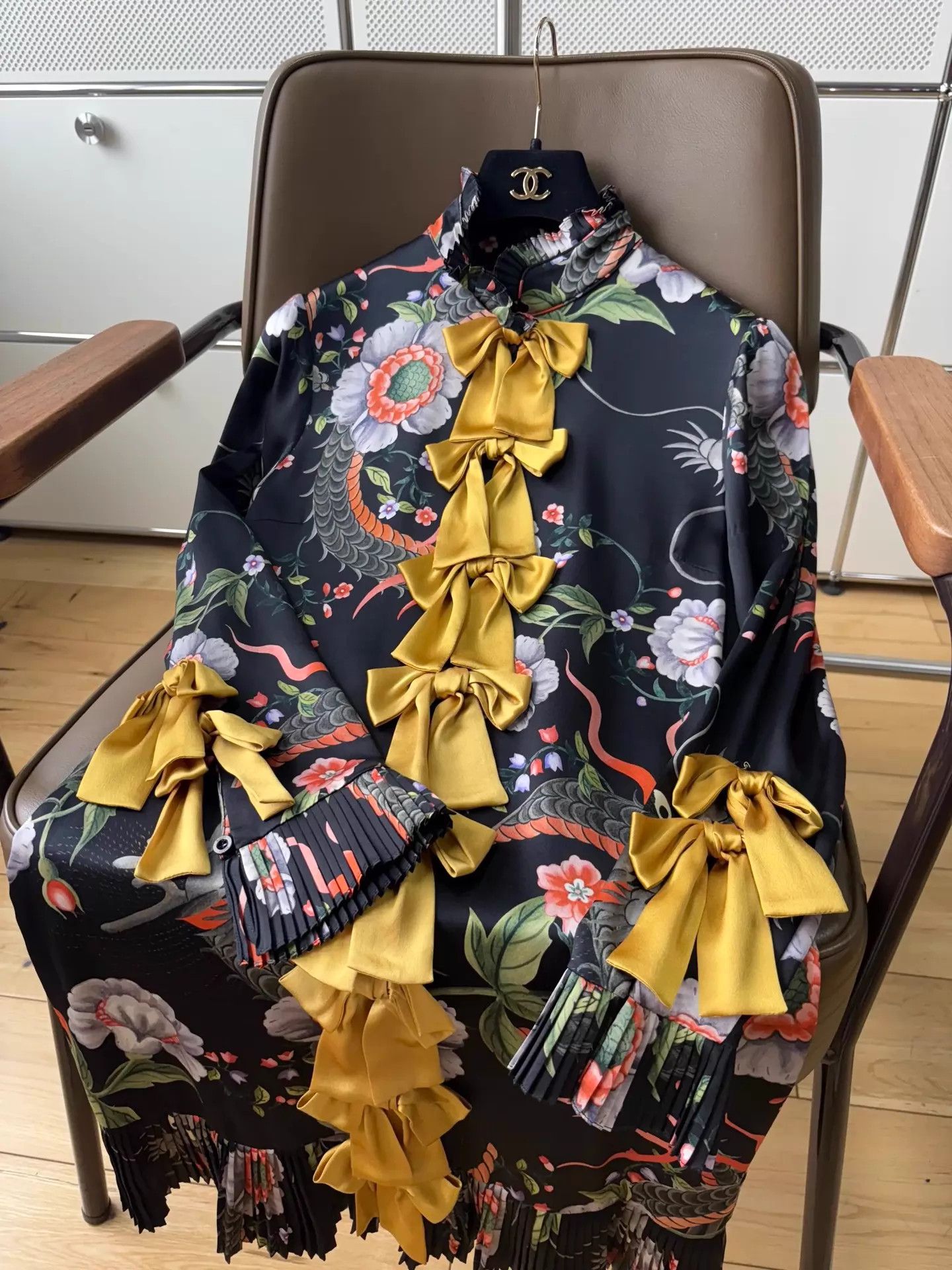 Gucci Gucci Runway Black Yellow Bow Dragon Print Silk Dress IT38 Size XS / US 0-2 / IT 36-38 - 1 Thumbnail