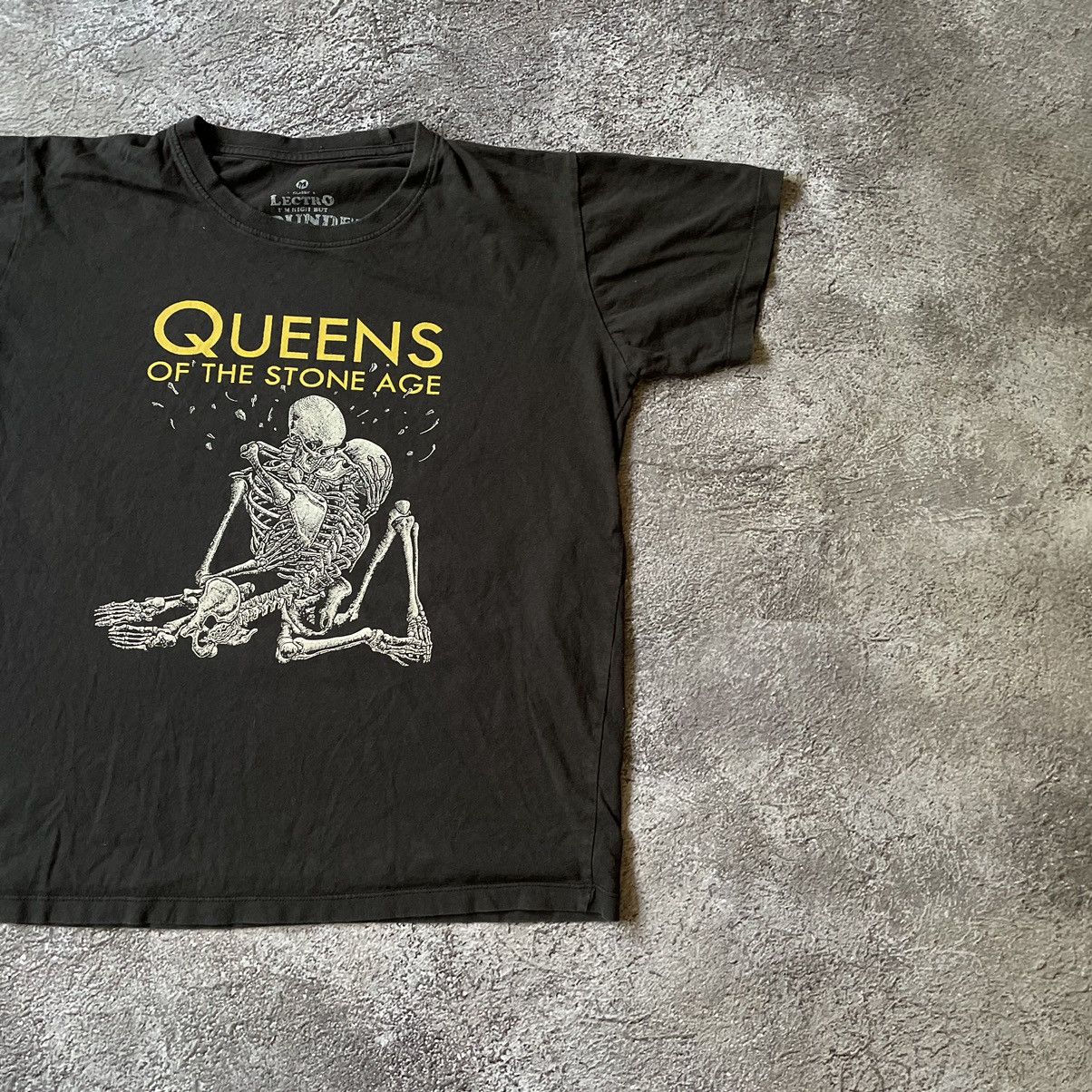 Vintage Vintage Y2K Queens Graphic Tee Faded Black Goth Wide Leg M Size US M / EU 48-50 / 2 - 2 Thumbnail