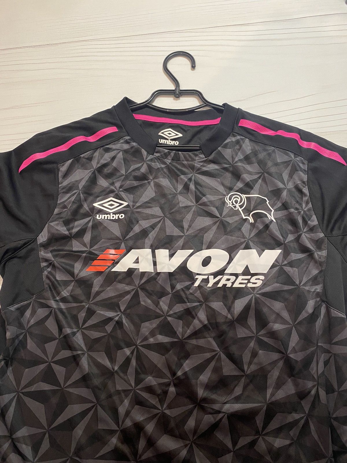 Umbro Derby County 2017/18 third soccer jersey football t shirt Size US M / EU 48-50 / 2 - 8 Thumbnail
