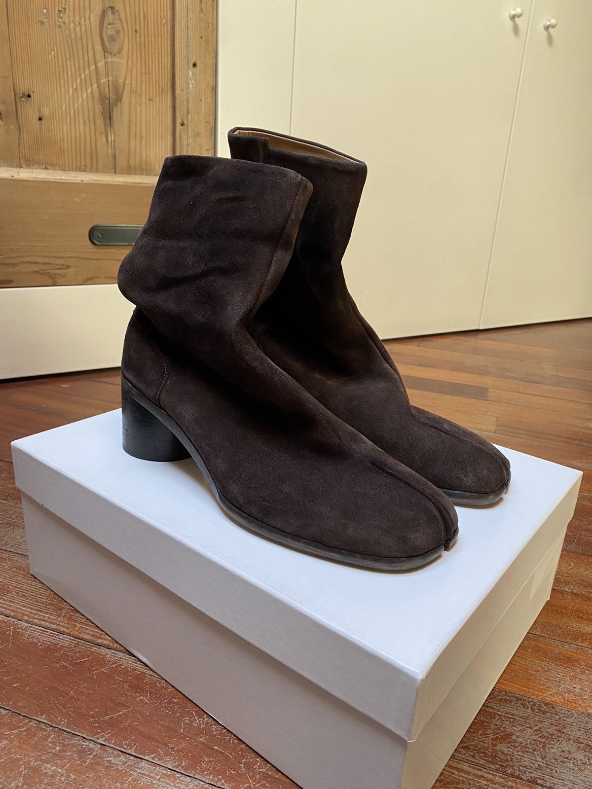 Maison Margiela Maison margiela brown suede tabi boots Size US 10 / EU 43 - 2 Thumbnail