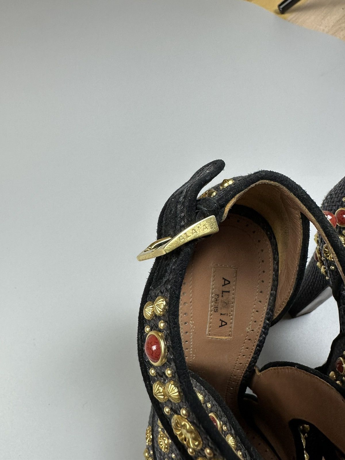 Alaia ALAIA STRAW PUMPS WITH STUDS APPLIED 12CM Size US 7 / IT 37 - 10 Thumbnail