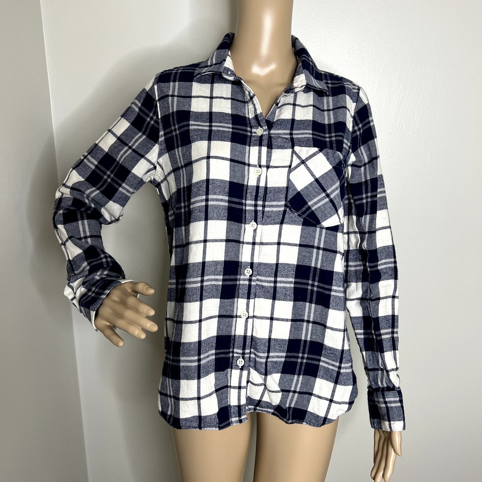 Old Navy Old Navy Blue Plaid The Classic Button Down Top Size M / US 6-8 / IT 42-44 - 8 Thumbnail