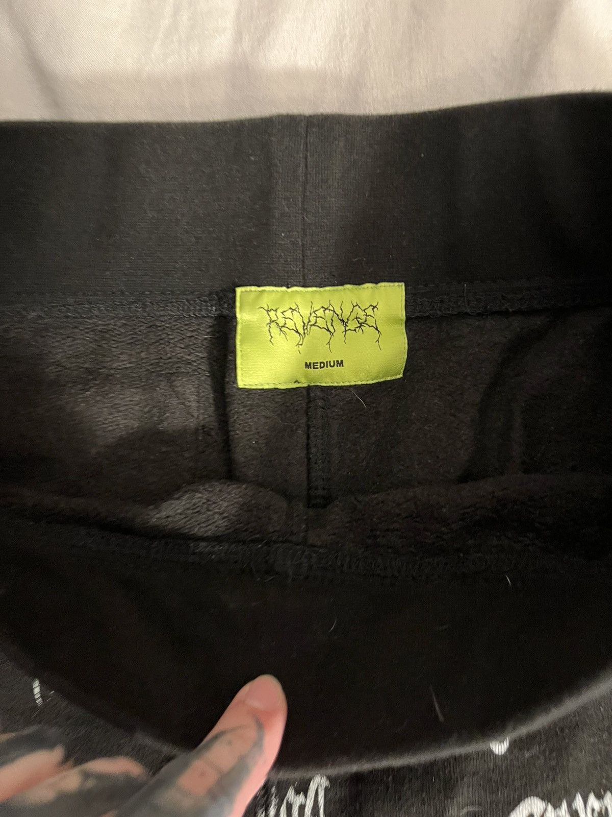 Revenge Revenge all over print shorts Size US 28 / EU 44 - 3 Thumbnail