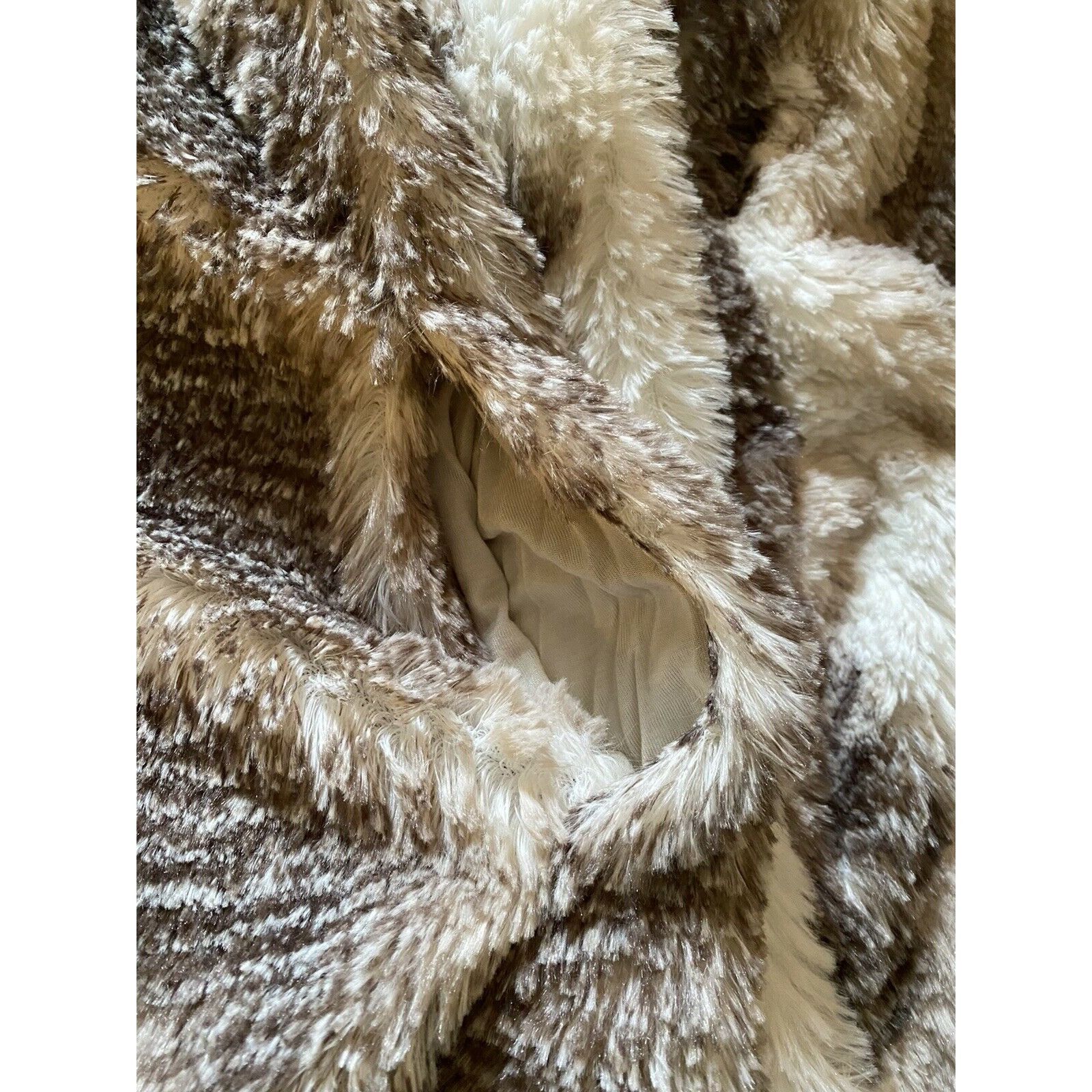 Designer Cabi Womens Aspen Faux Fur Vest Women's SMALL Full Zip Tan B Size S / US 4 / IT 40 - 11 Thumbnail